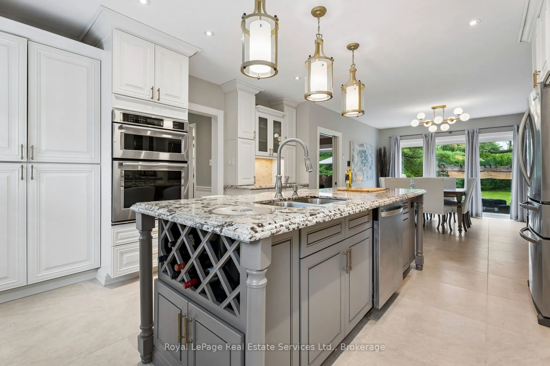 1 Stonebury Place
