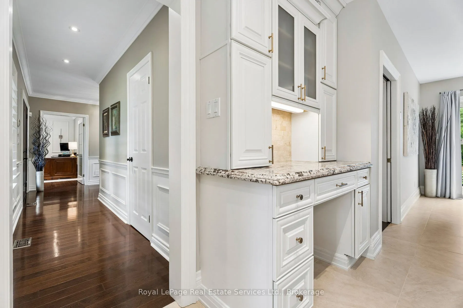 1 Stonebury Place