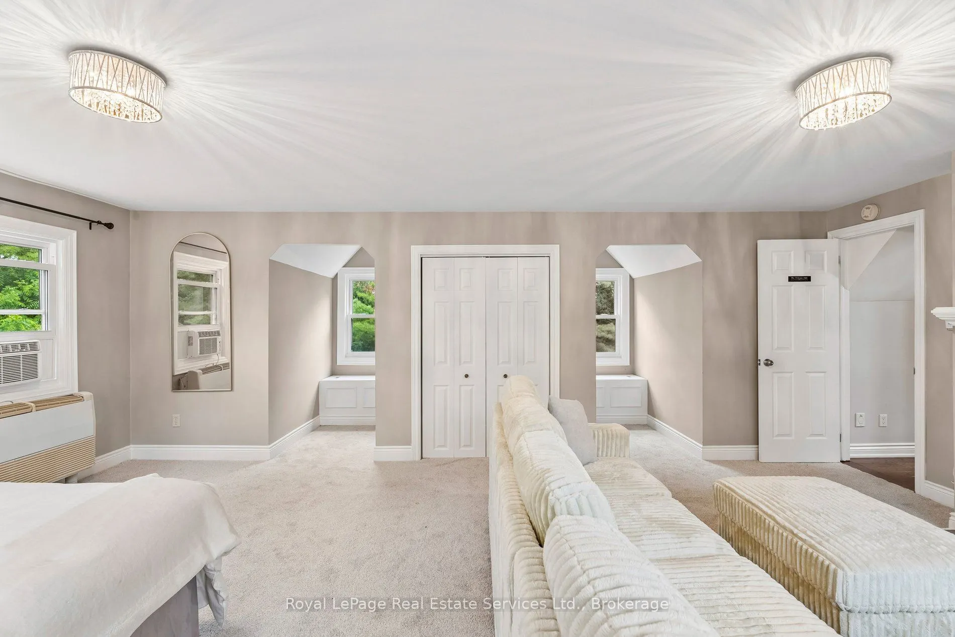 1 Stonebury Place