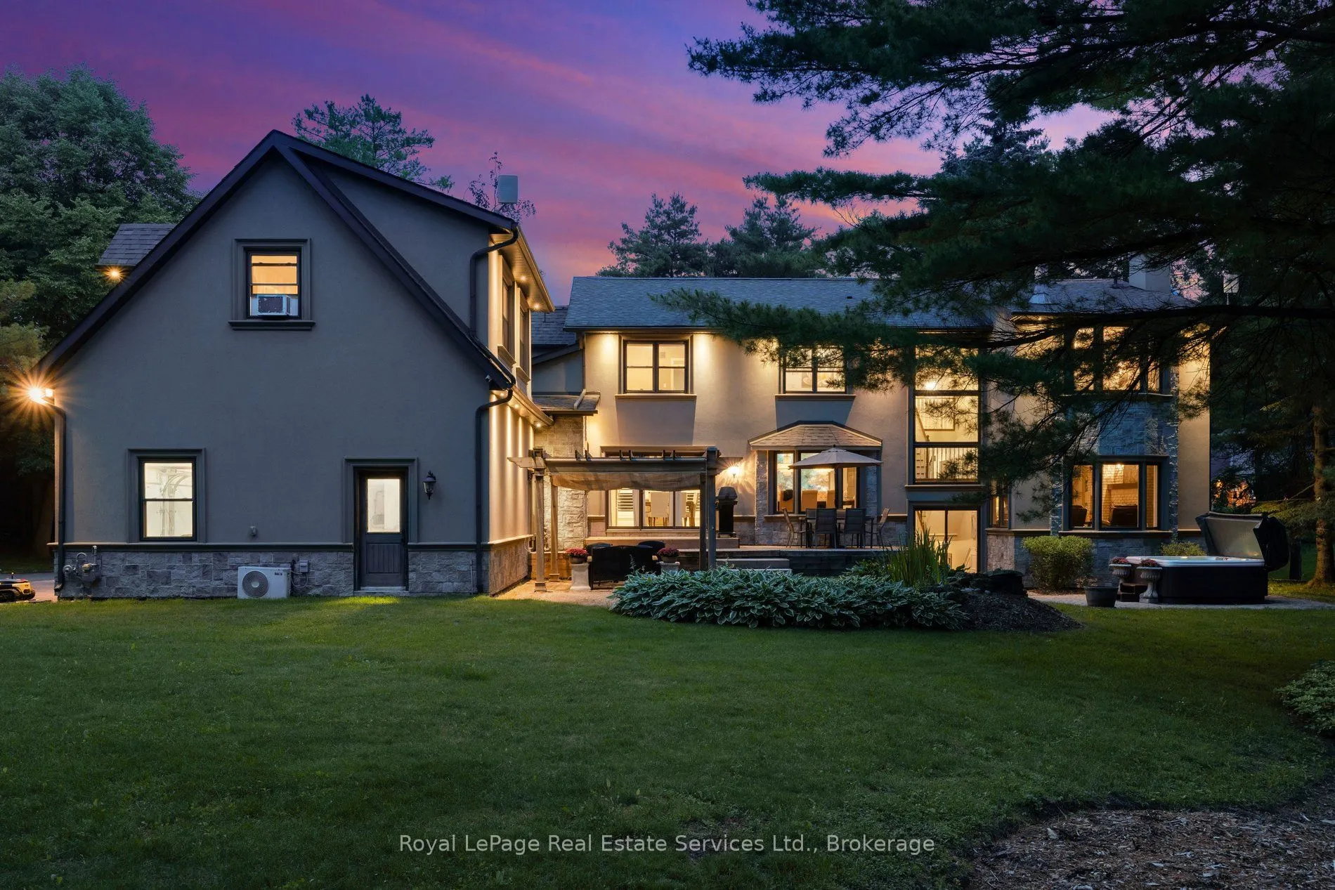 1 Stonebury Place