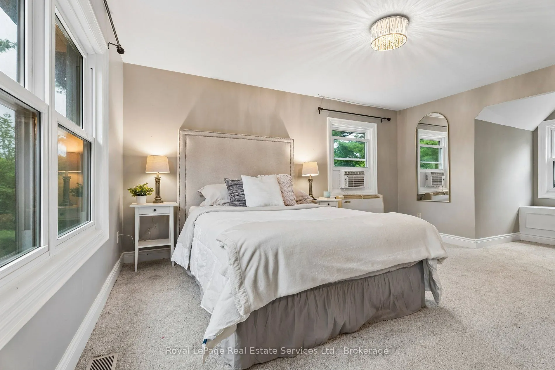 1 Stonebury Place