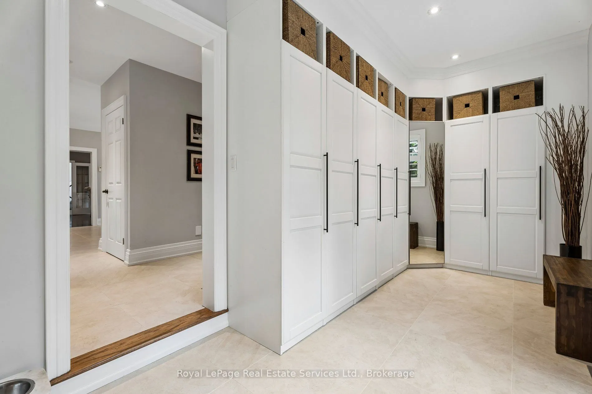 1 Stonebury Place