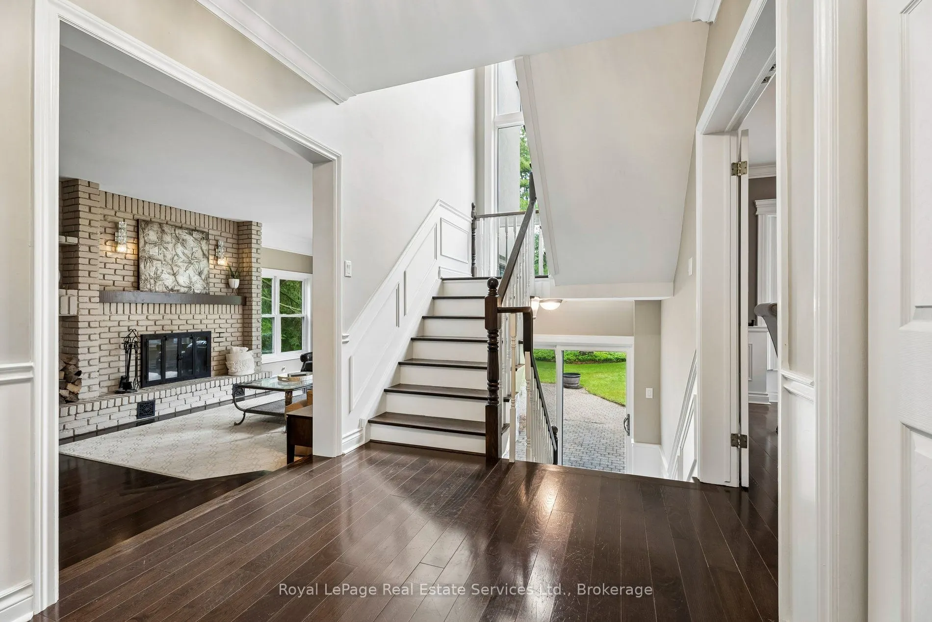 1 Stonebury Place