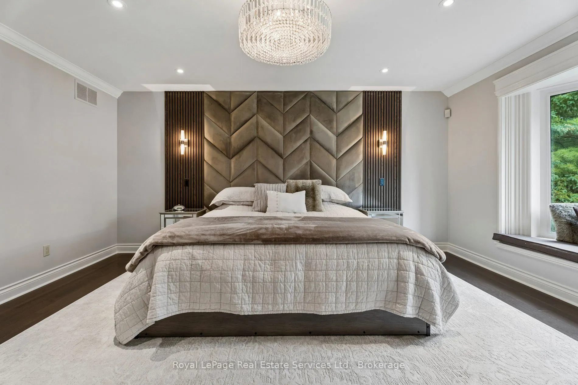 1 Stonebury Place