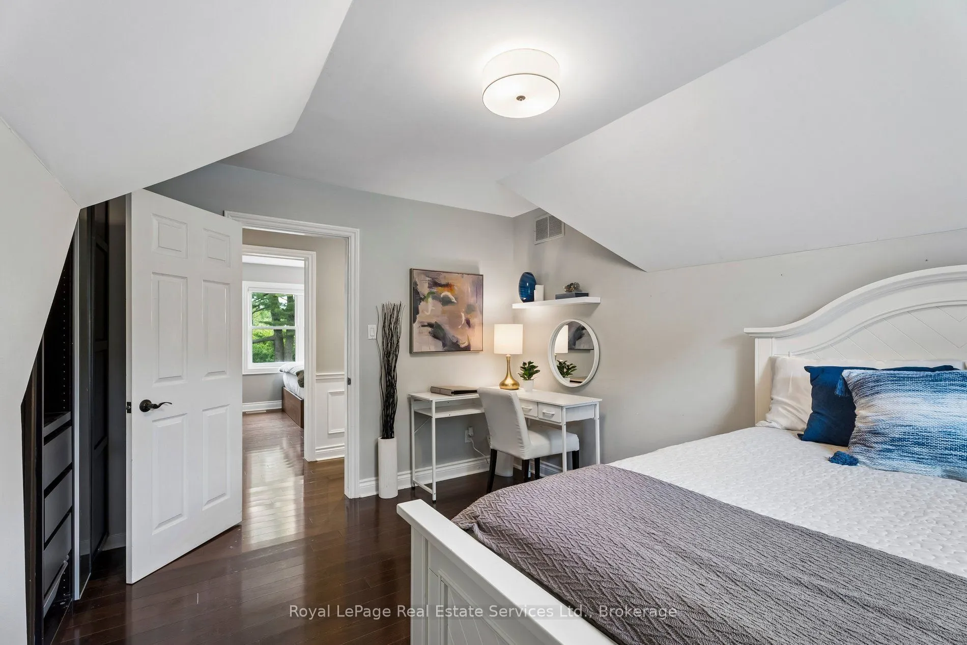 1 Stonebury Place