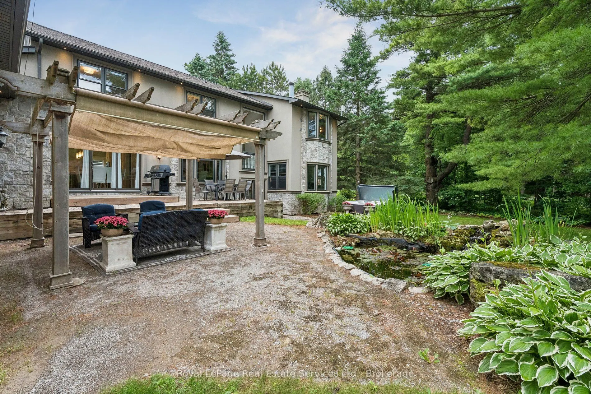 1 Stonebury Place