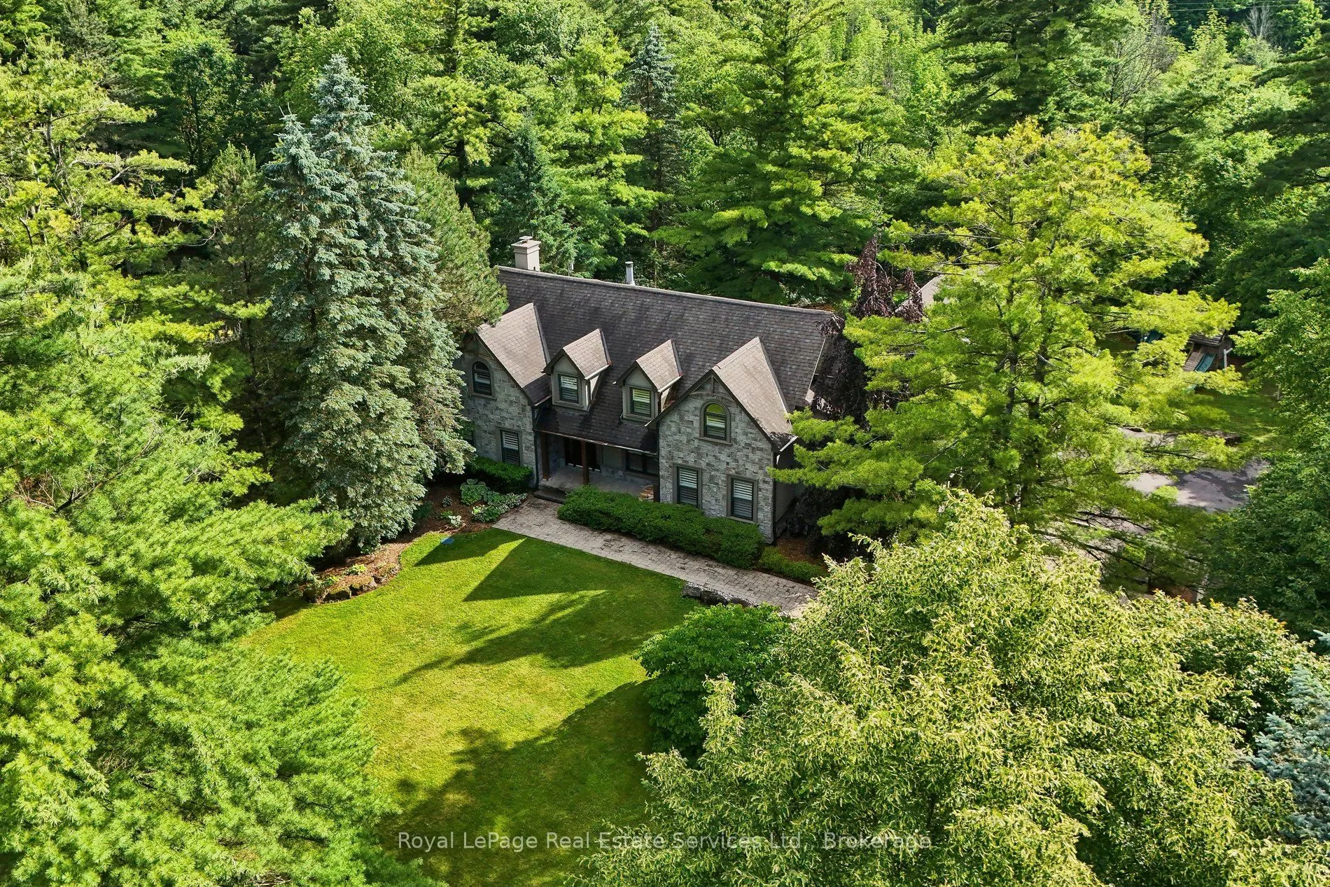1 Stonebury Place