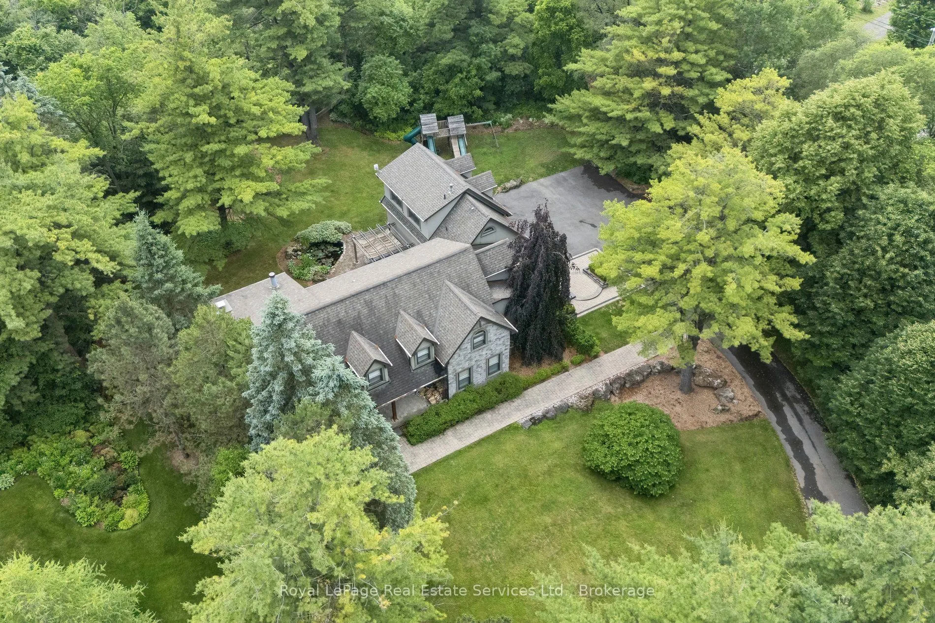 1 Stonebury Place