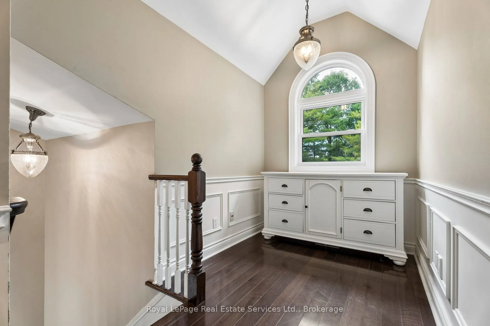 1 Stonebury Place