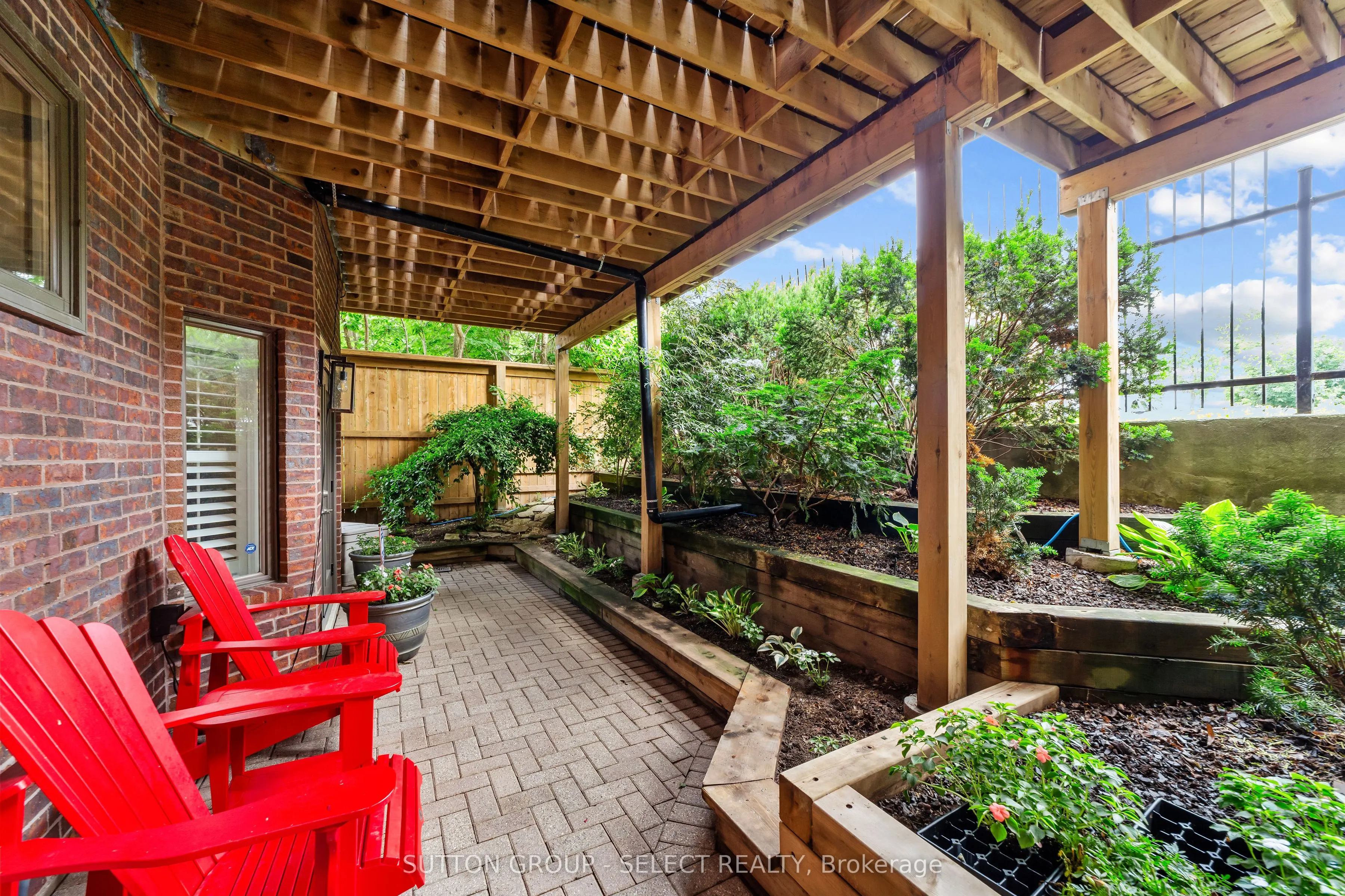 152 Albert Street #14