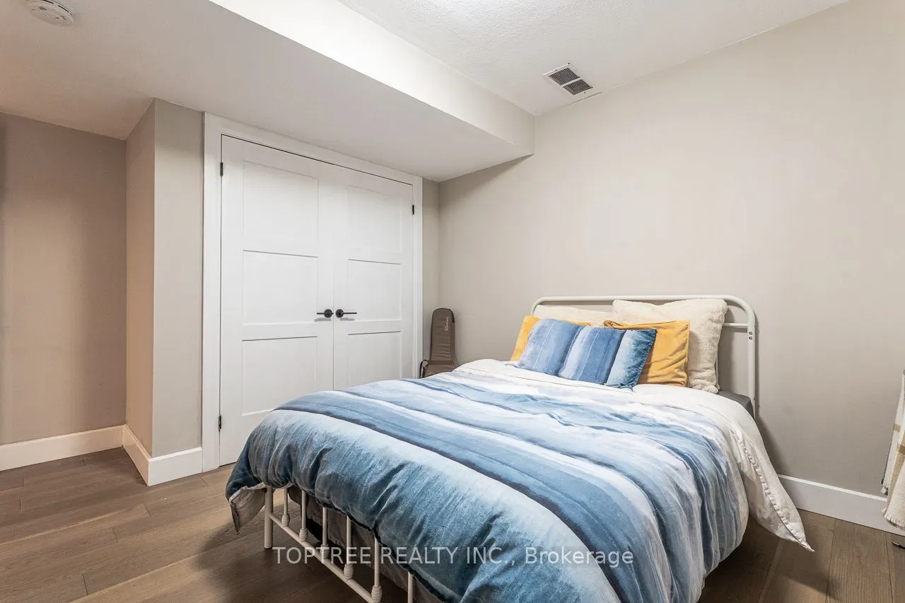 2290 Torrey Pines Way #29