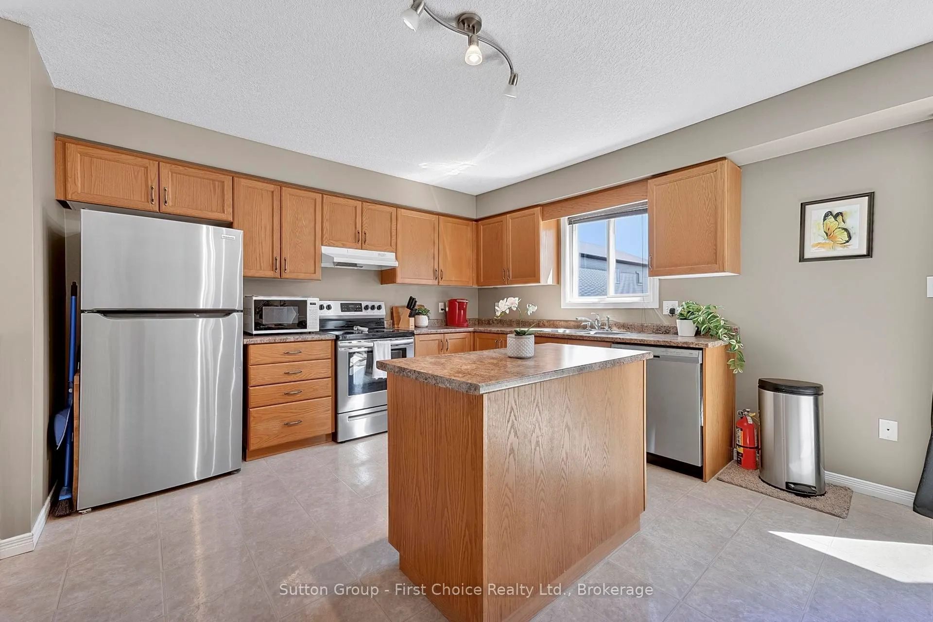 670 Reid Crescent