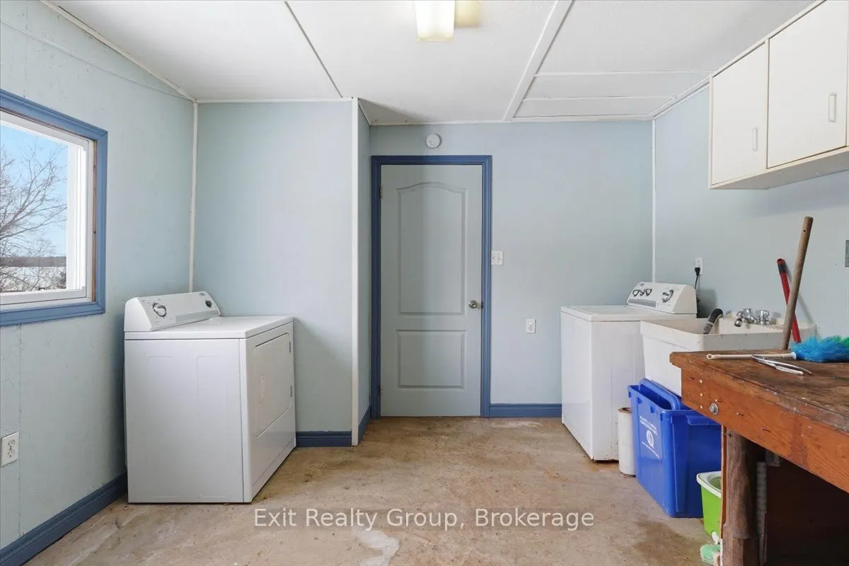 1083 Lakeside Drive