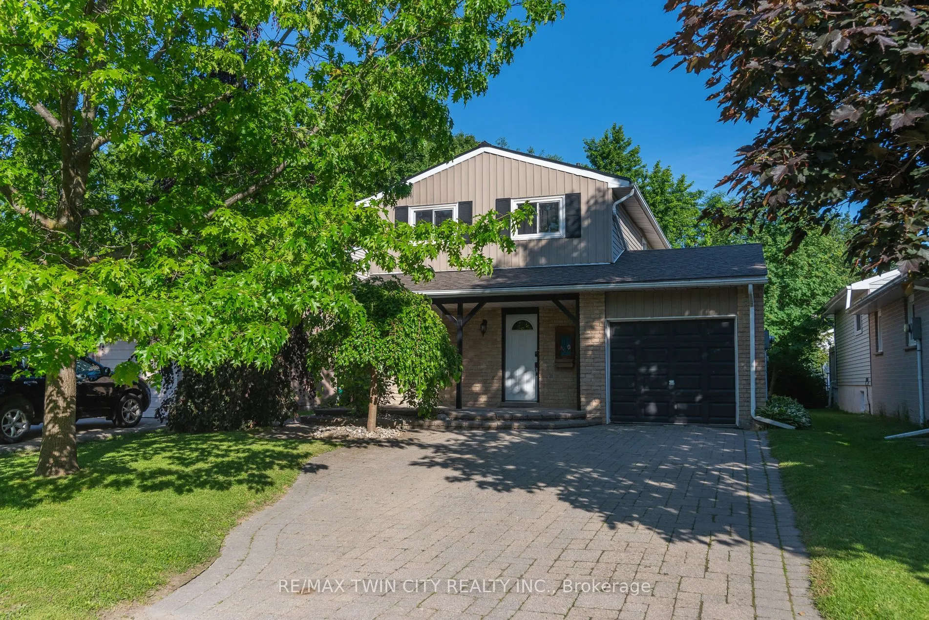 162 Parkside Drive E