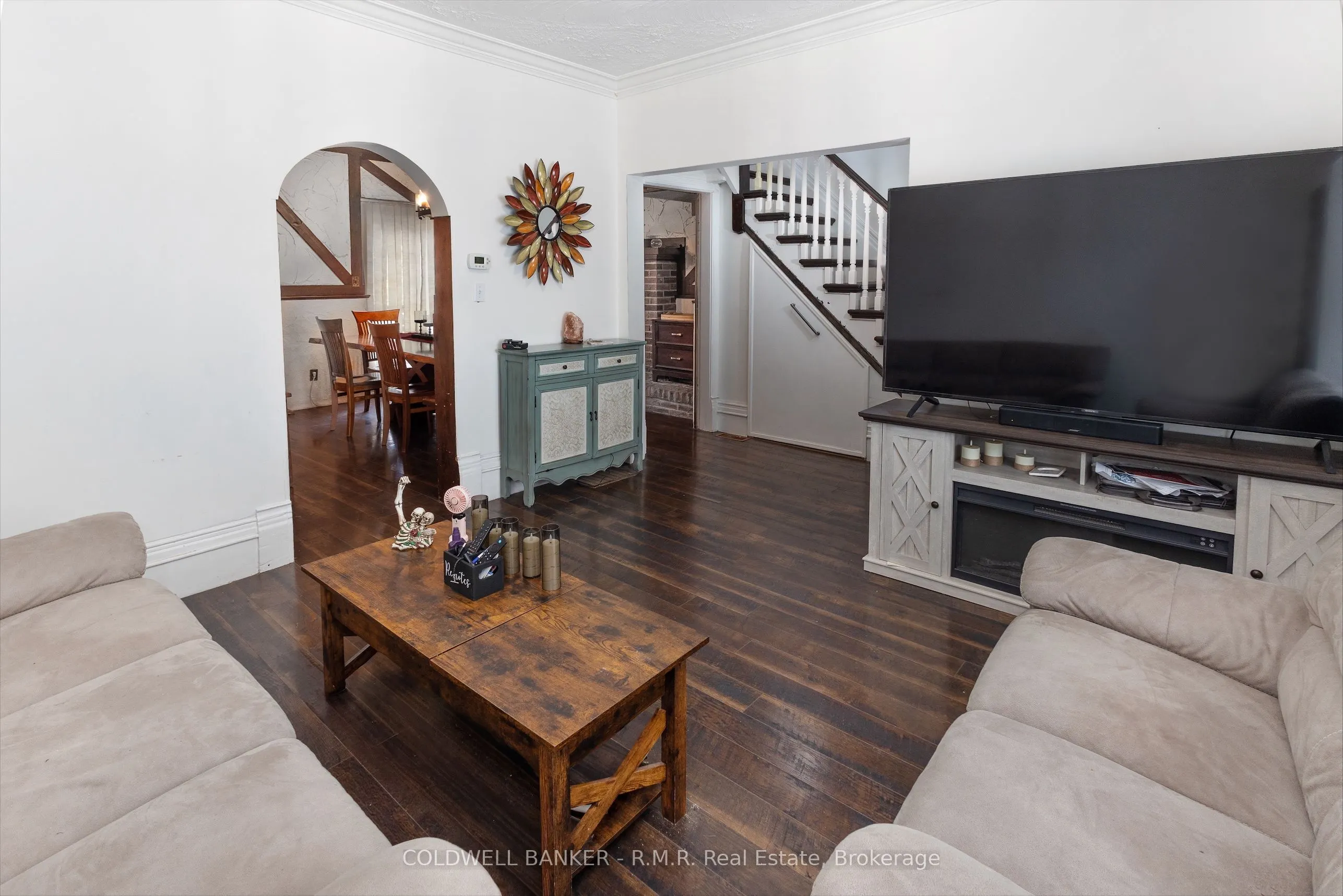 52 Glenelg Street E