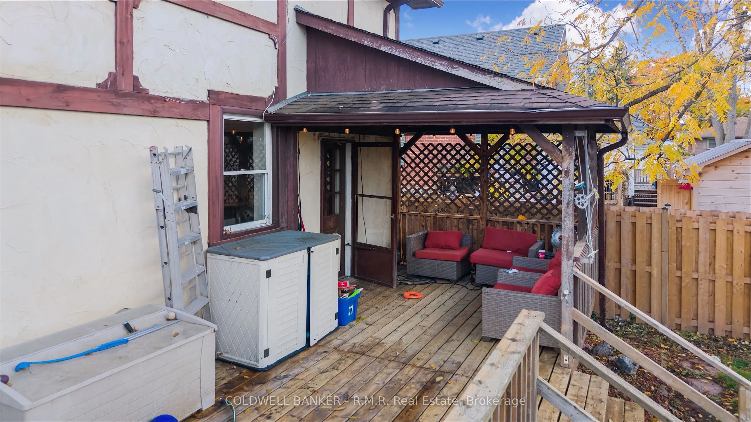52 Glenelg Street E