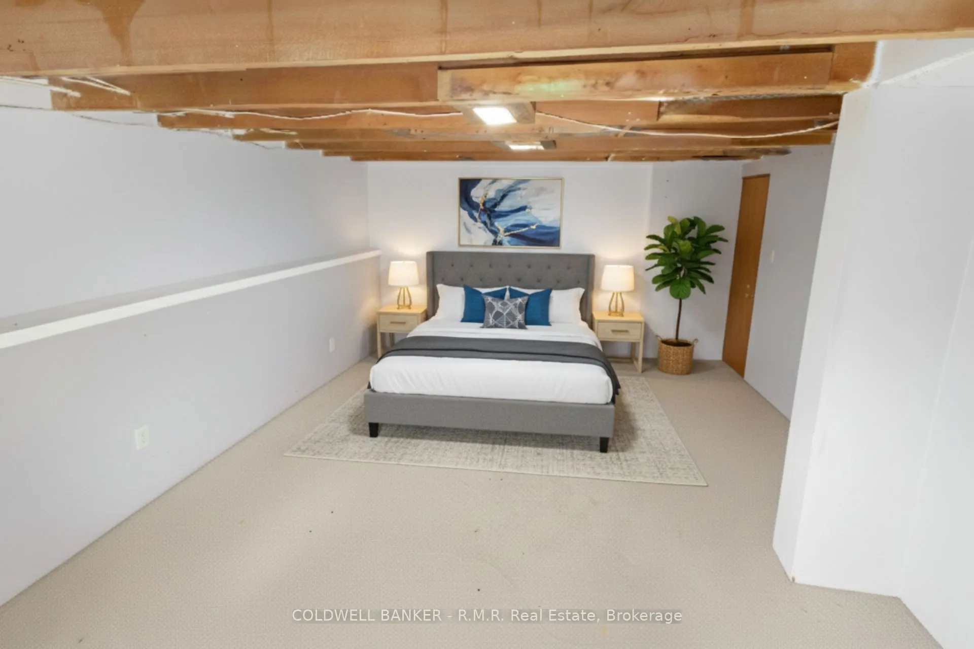 52 Glenelg Street E