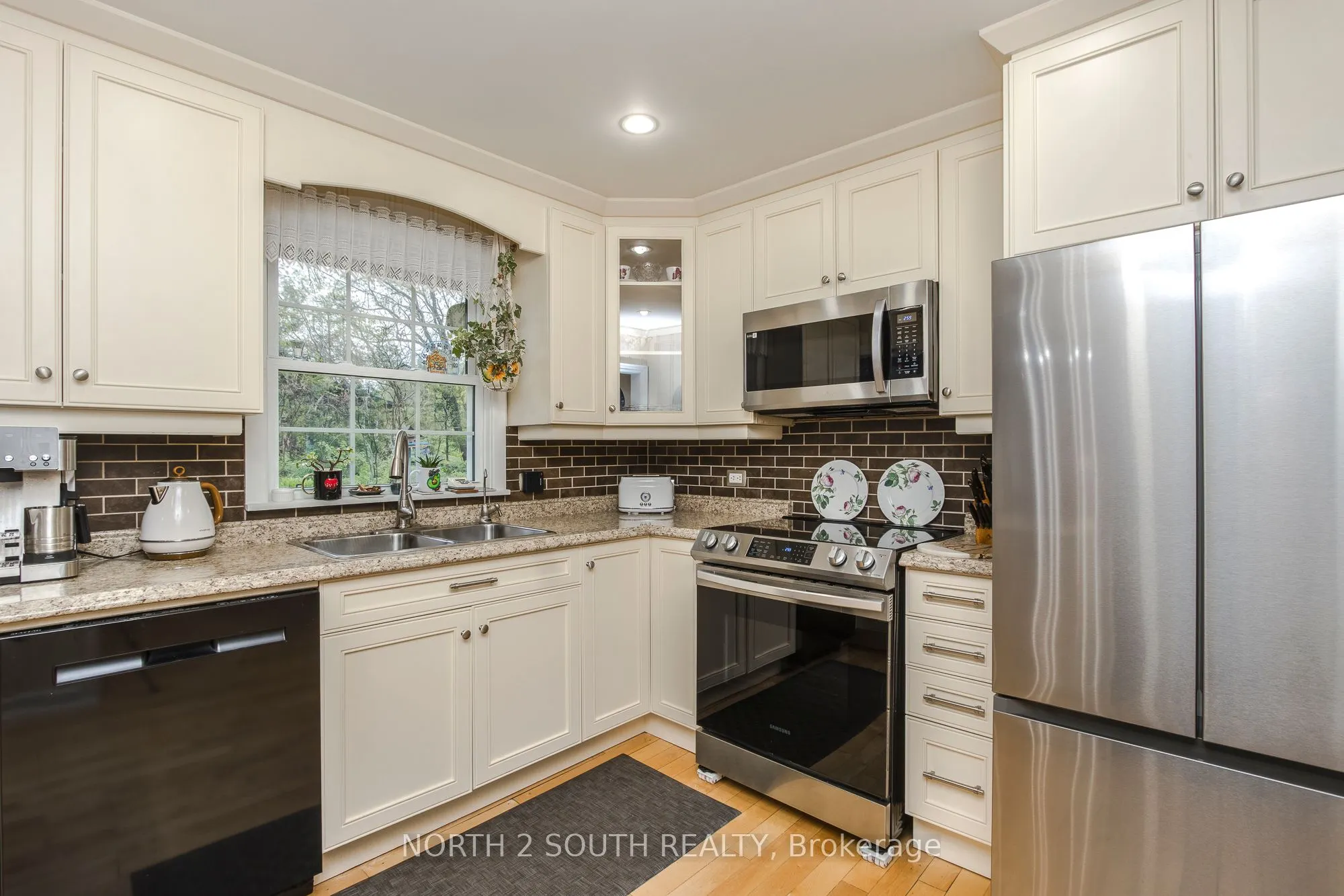 1146 Honey Harbour Road