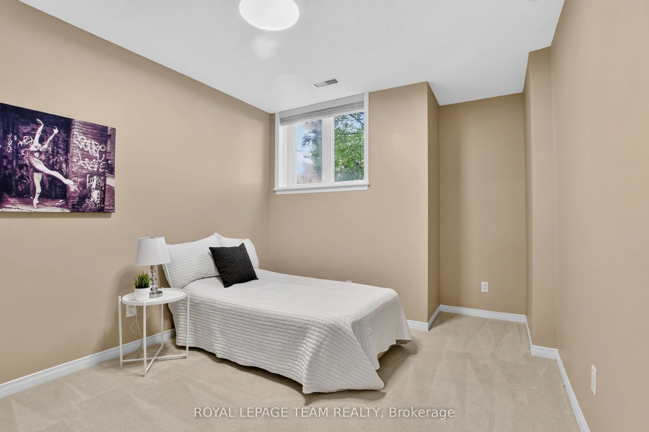 255 Deercroft Avenue #1