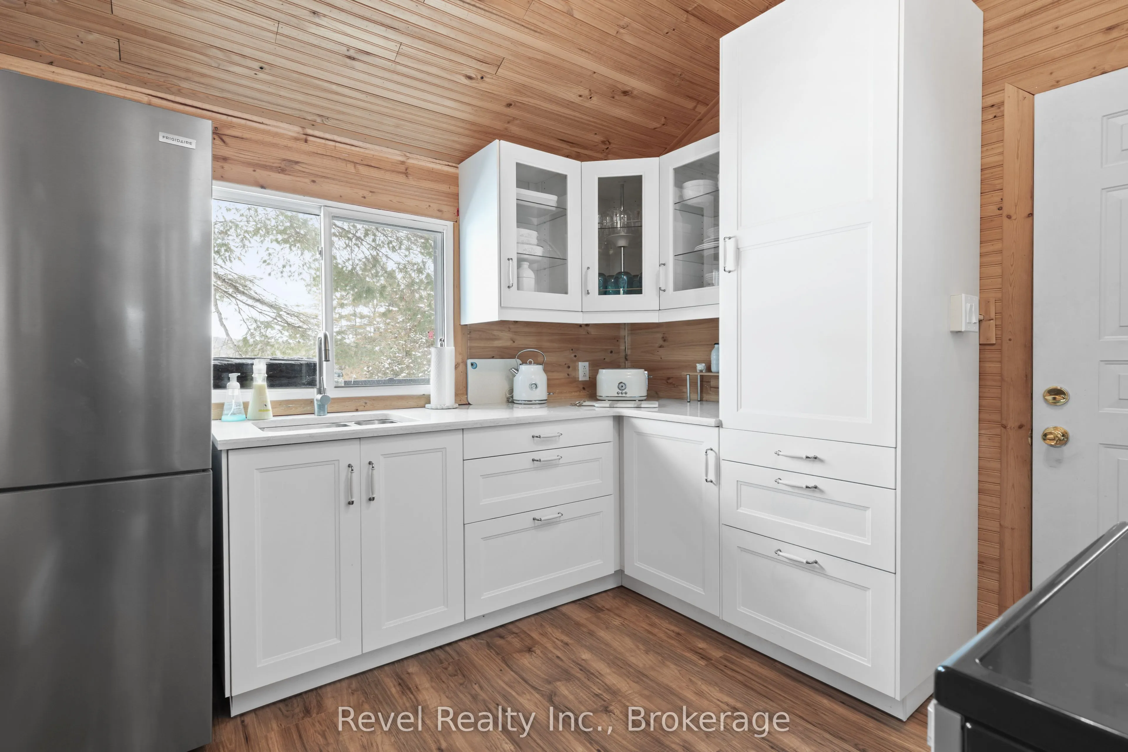 1129 LAKESHORE Road