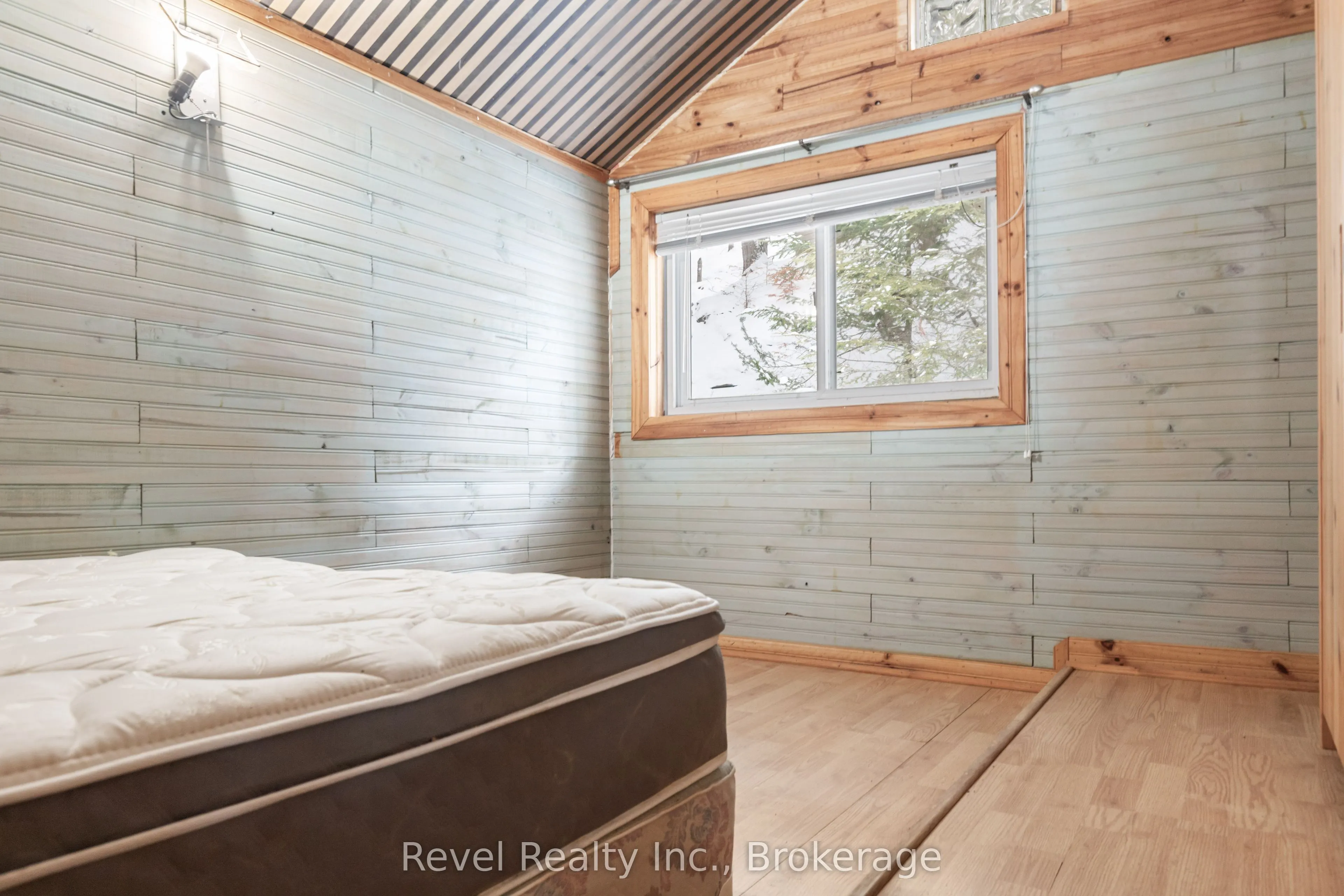1129 LAKESHORE Road