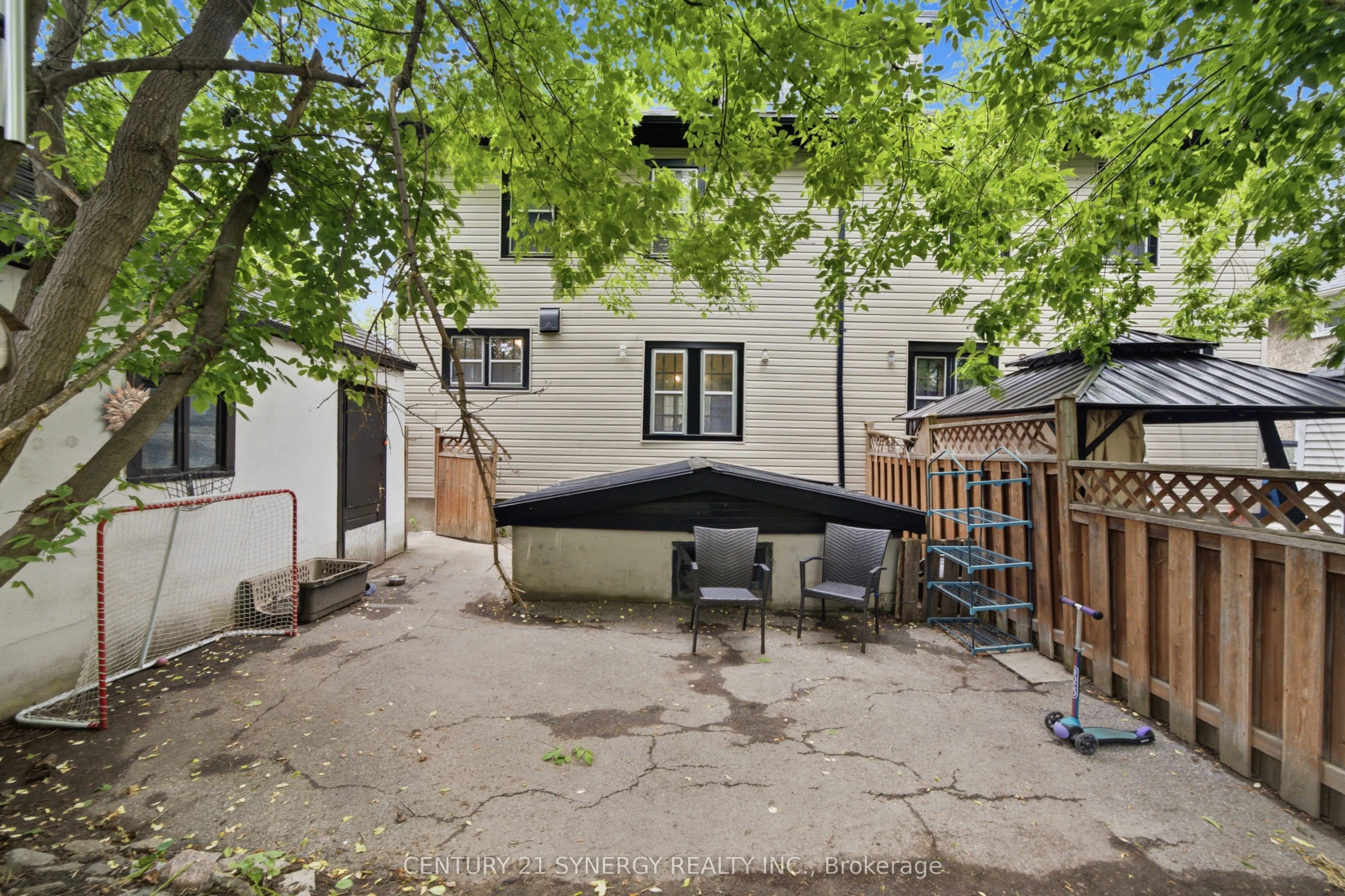 207-209 Foster Avenue