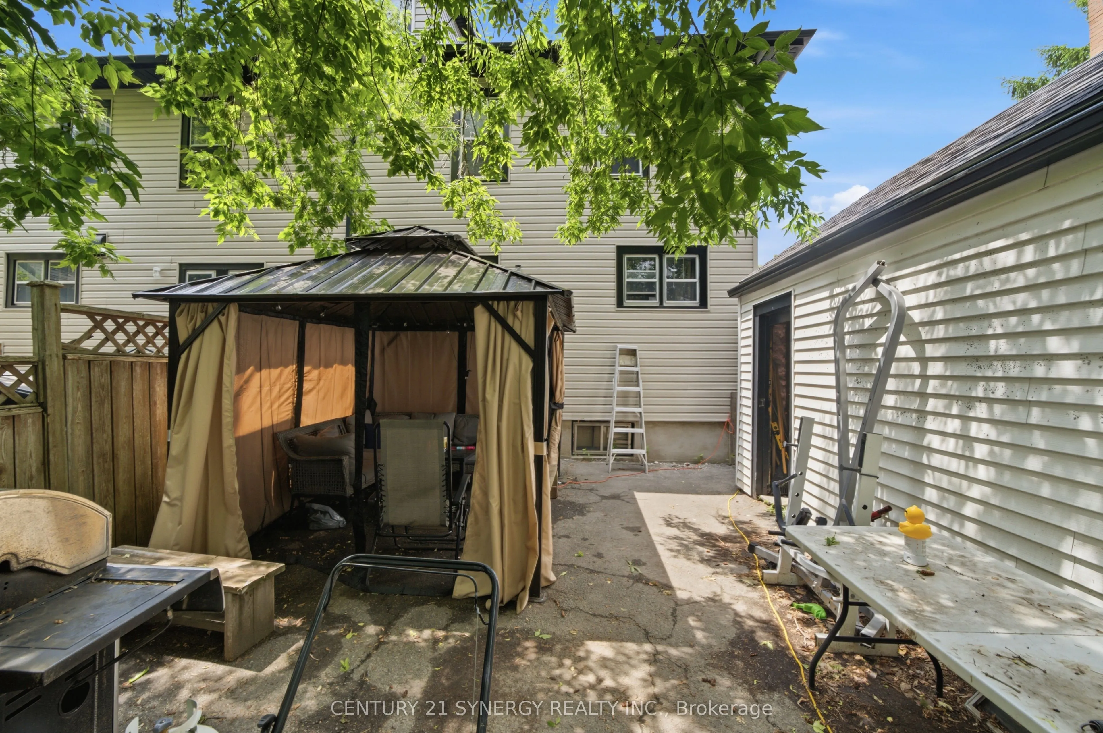 207-209 Foster Avenue