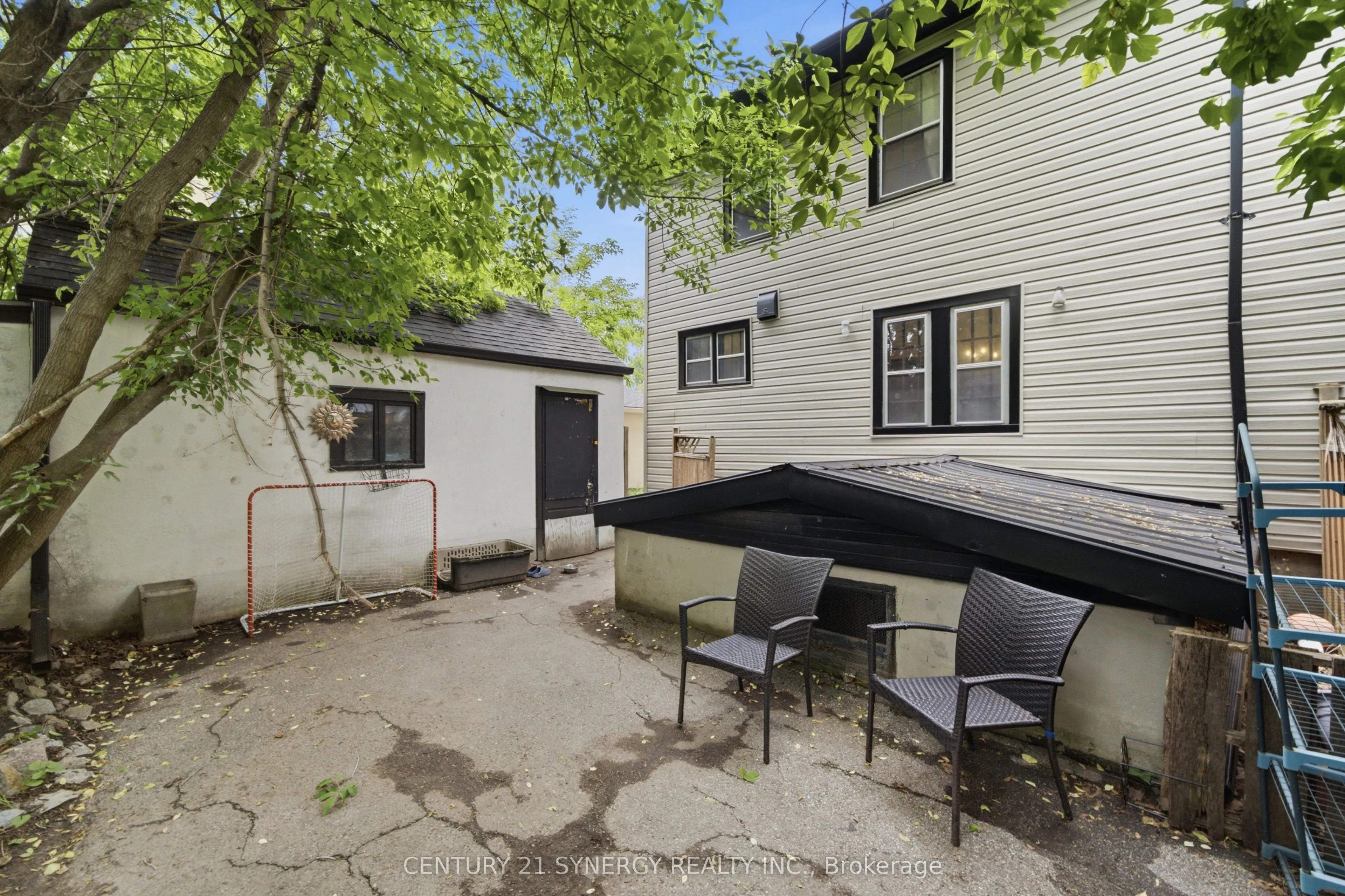 207-209 Foster Avenue