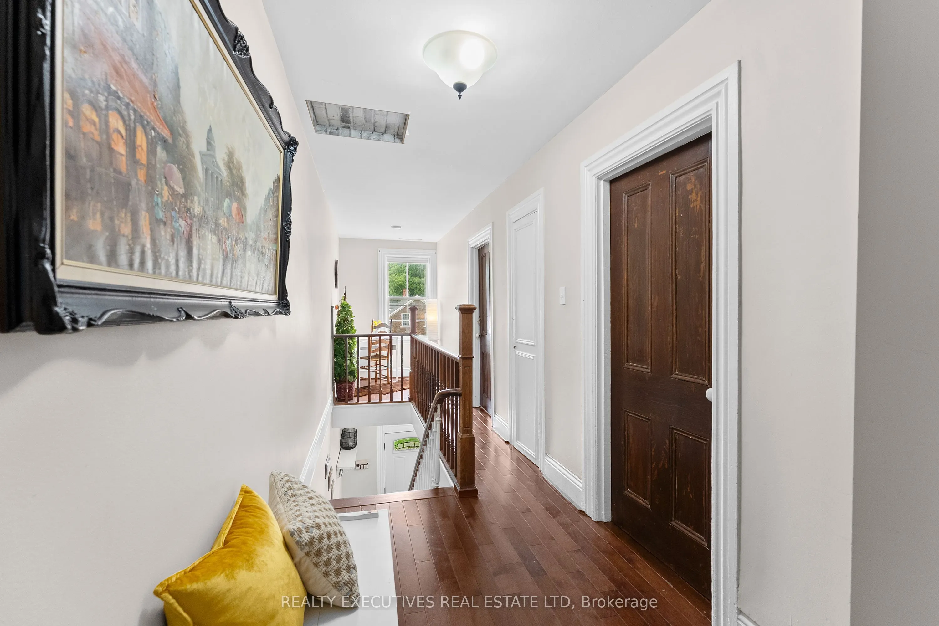 28 5th Street E