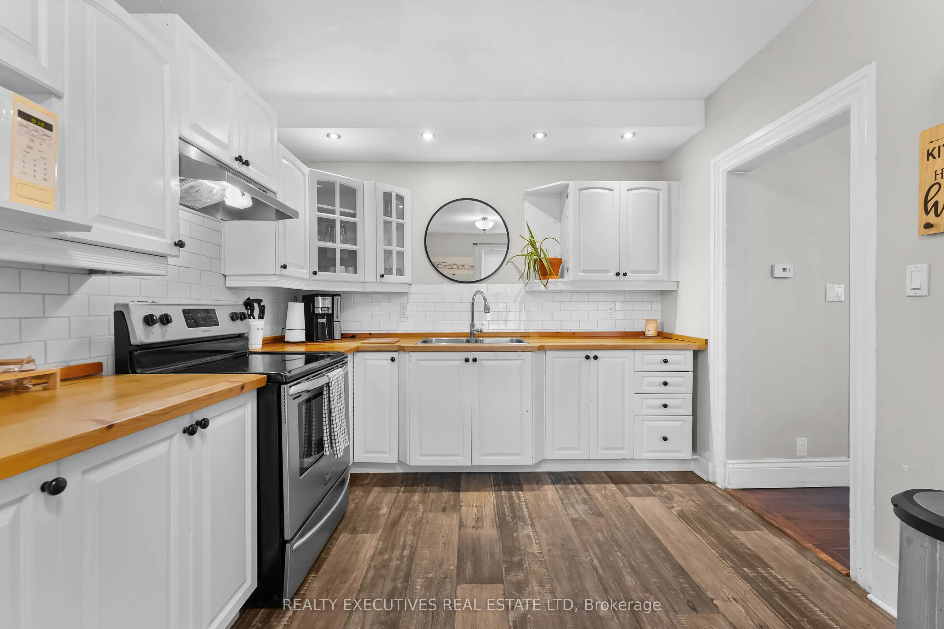 28 5th Street E