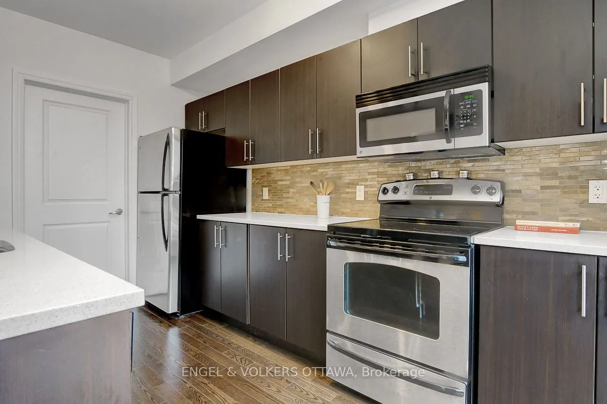 429 Kent Street #428