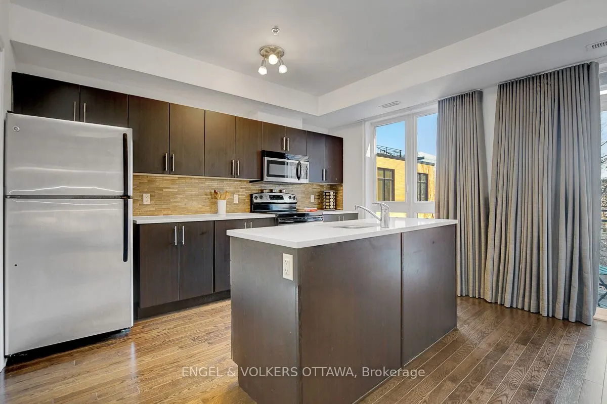 429 Kent Street #428