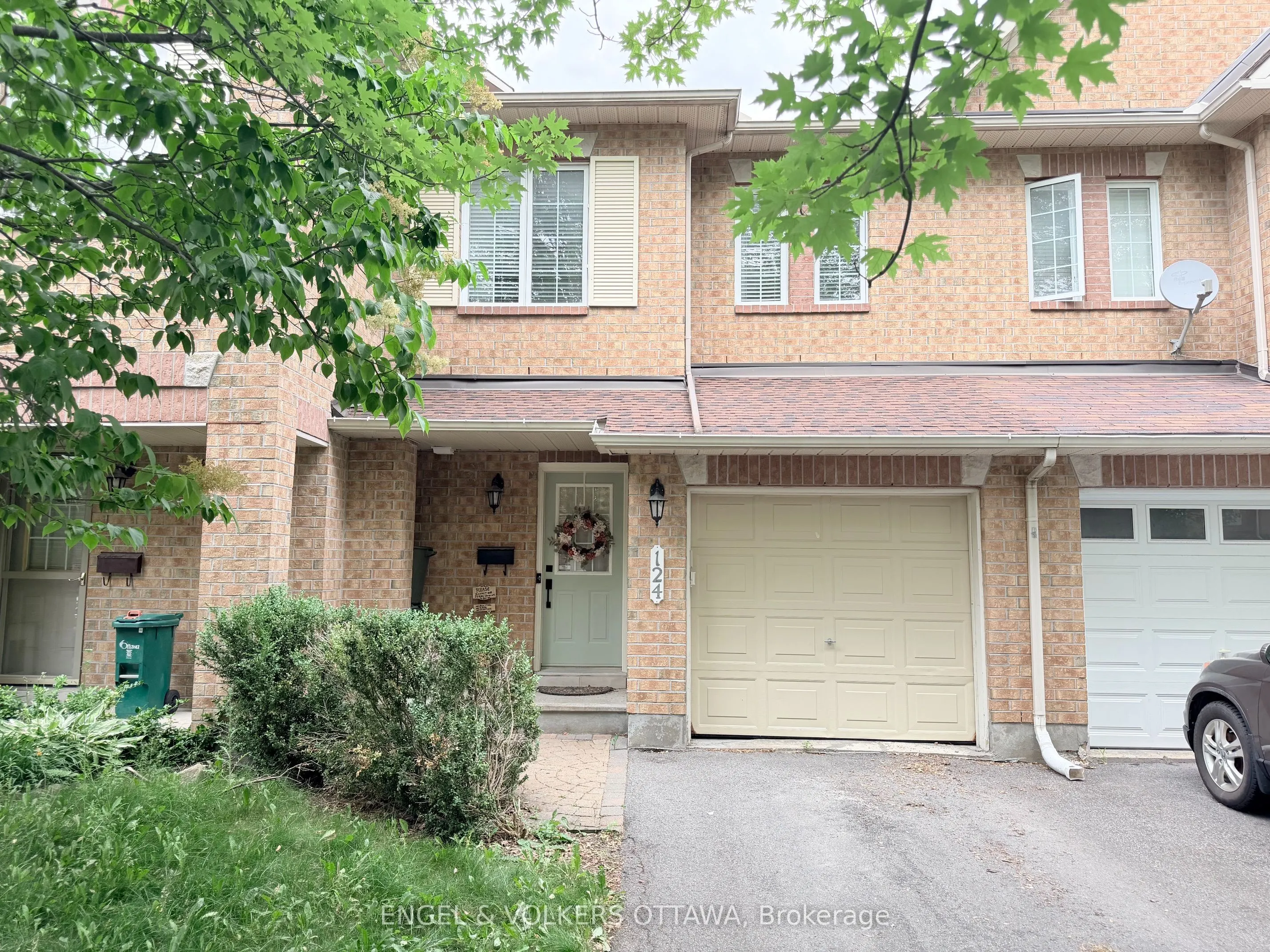 124 Landover Crescent