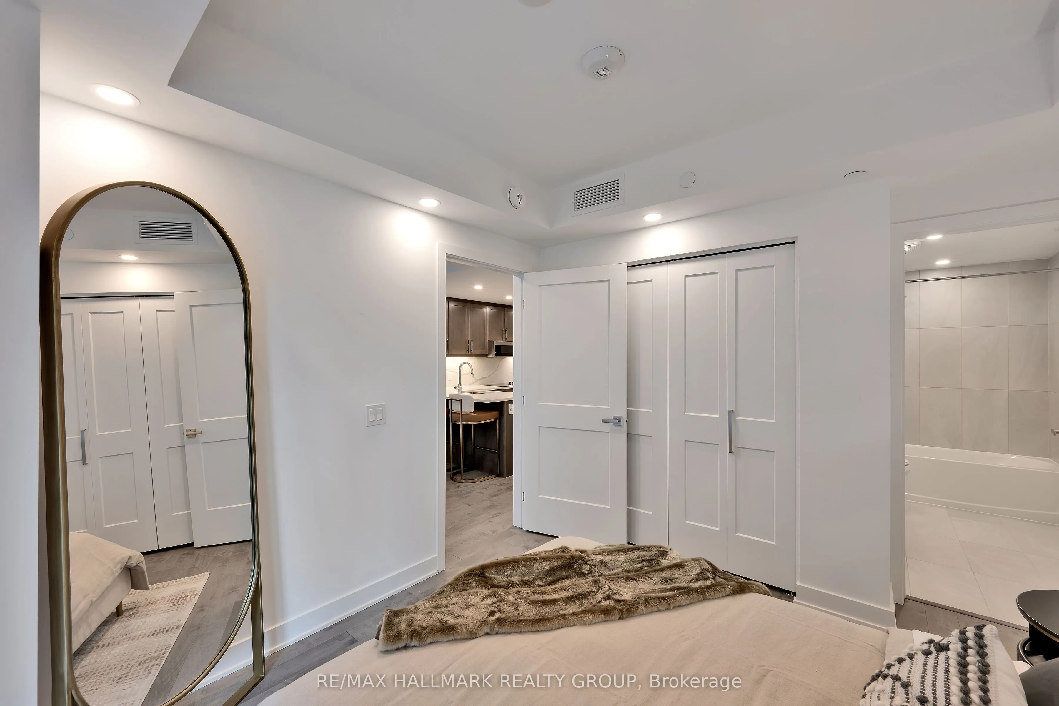 340 Queen Street #701