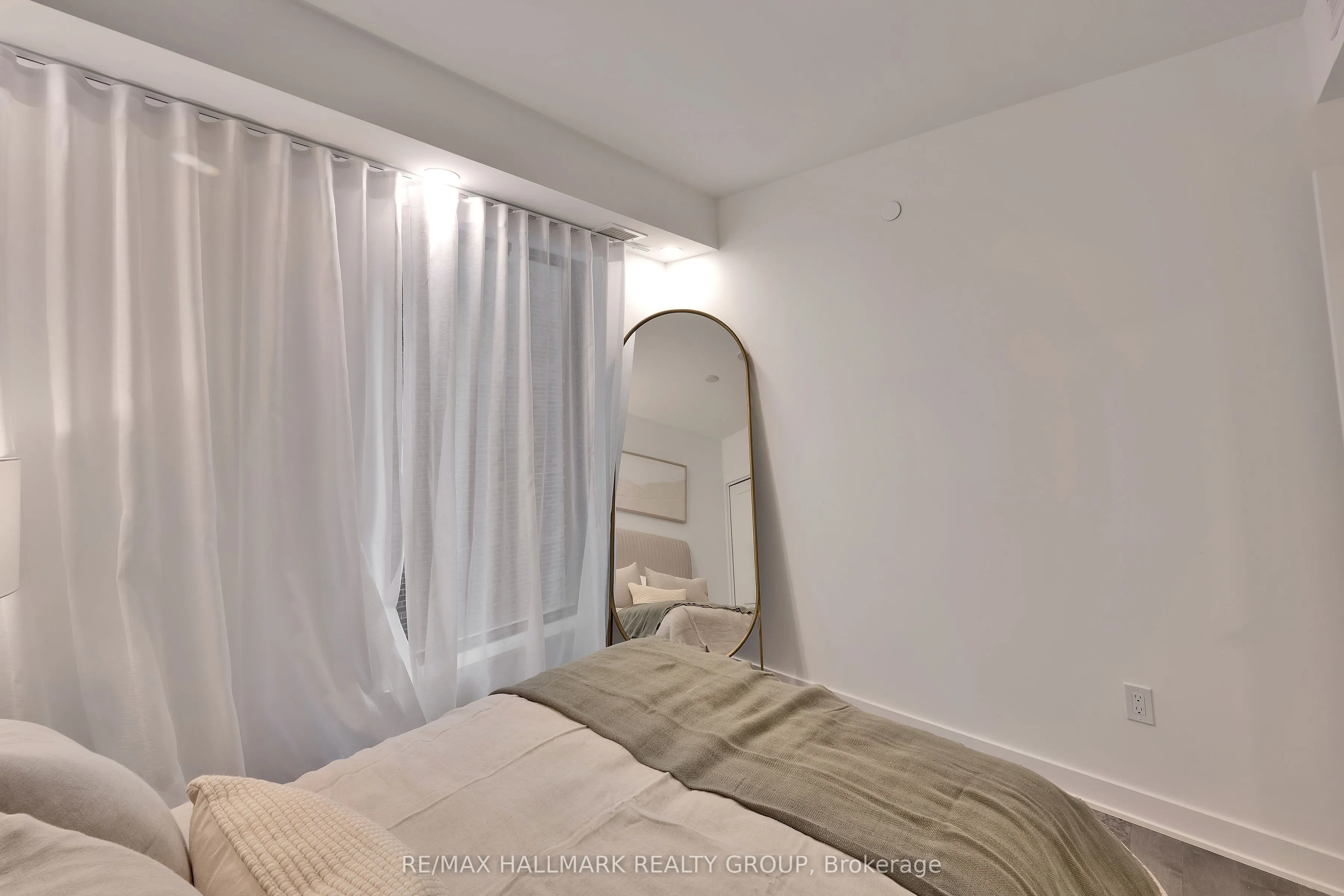 340 Queen Street #401