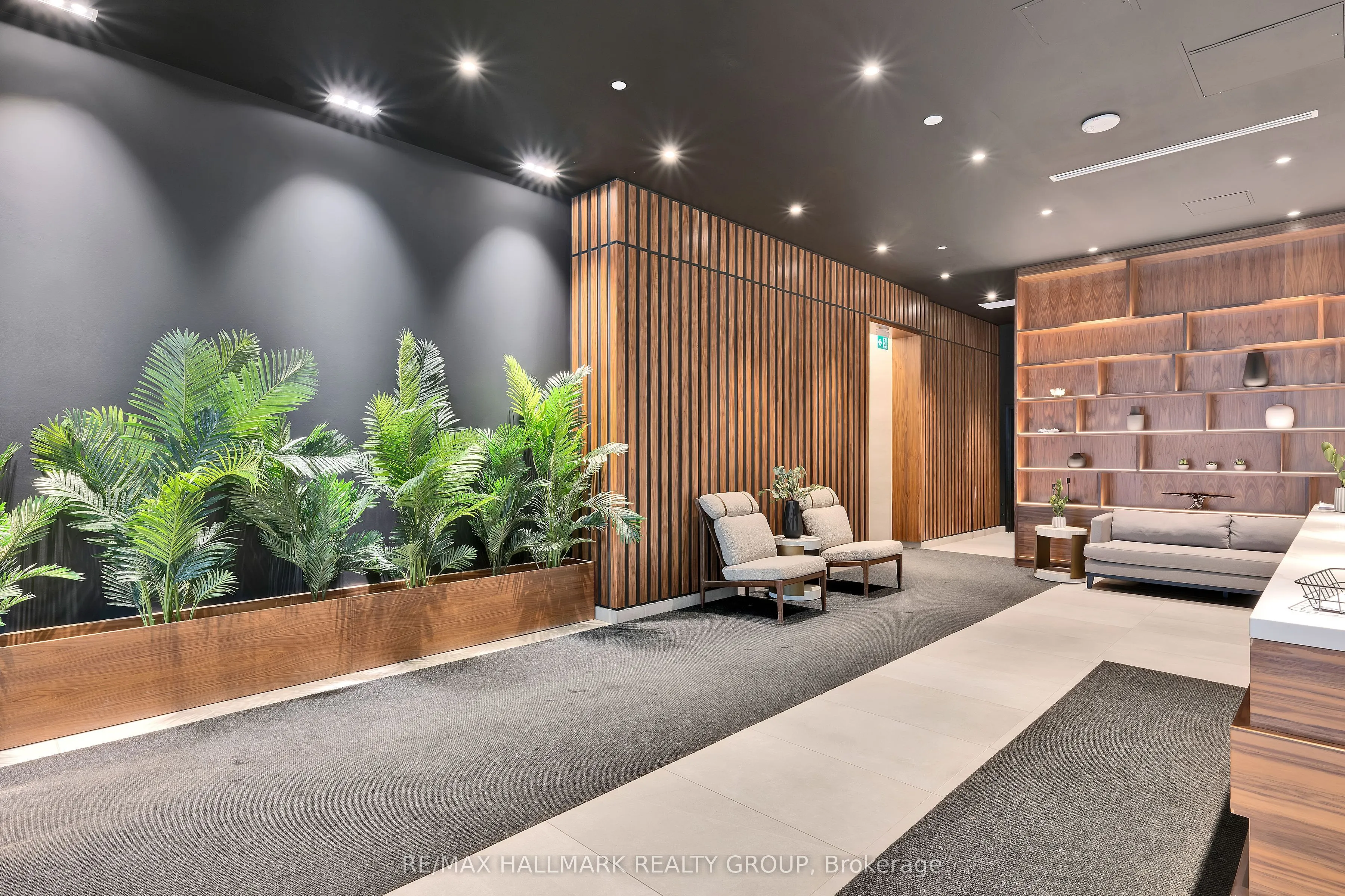 340 Queen Street #906