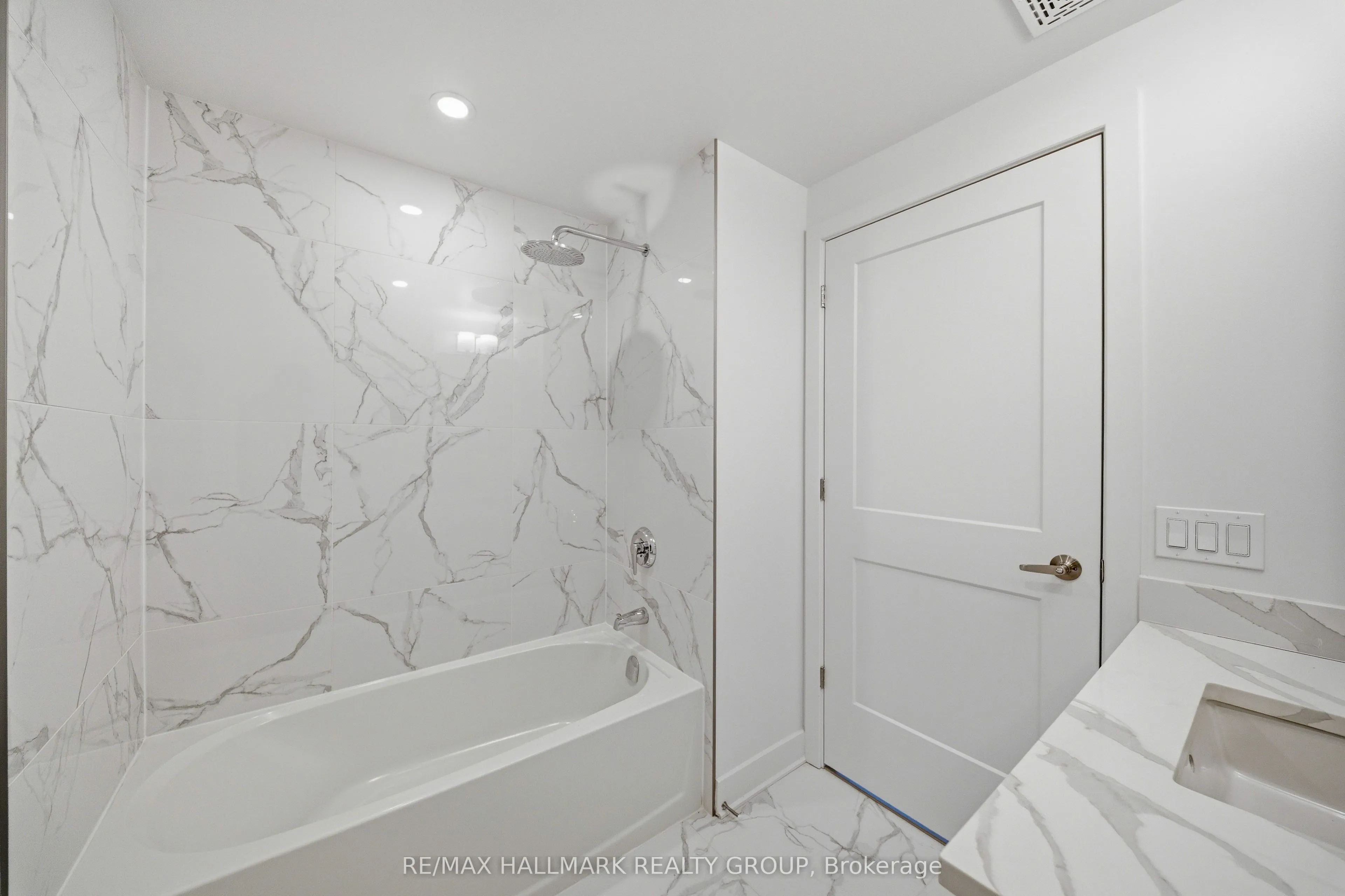 180 George Street #1407