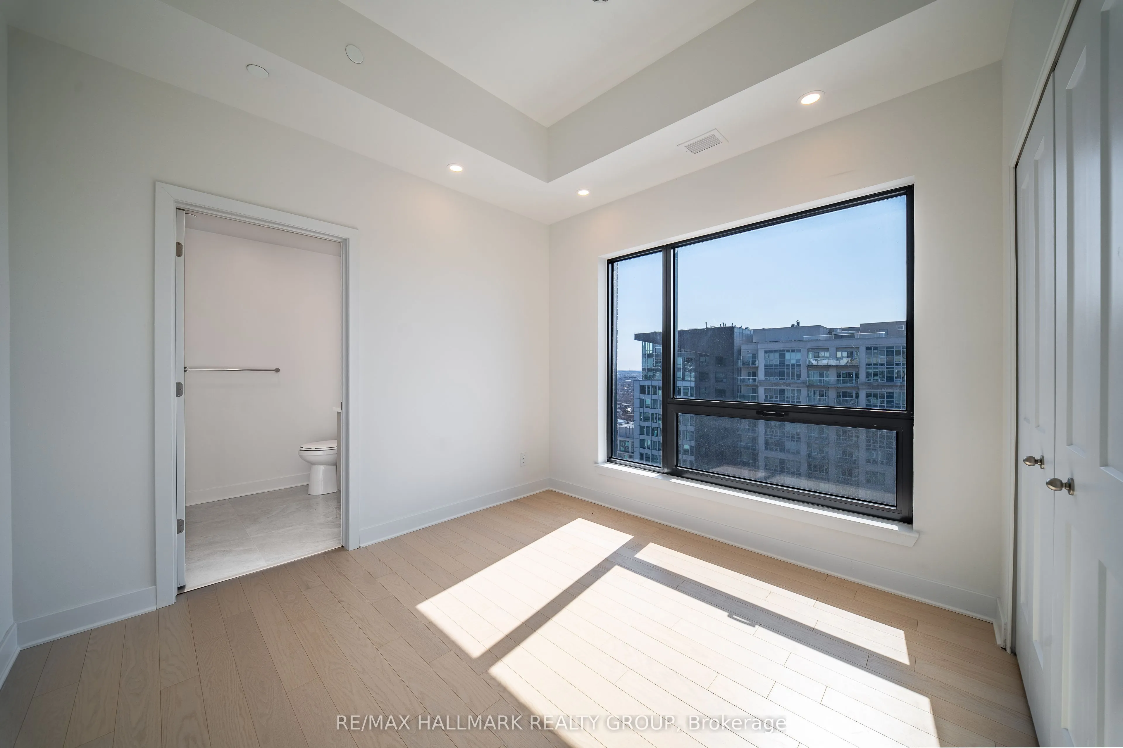 180 George Street #2601