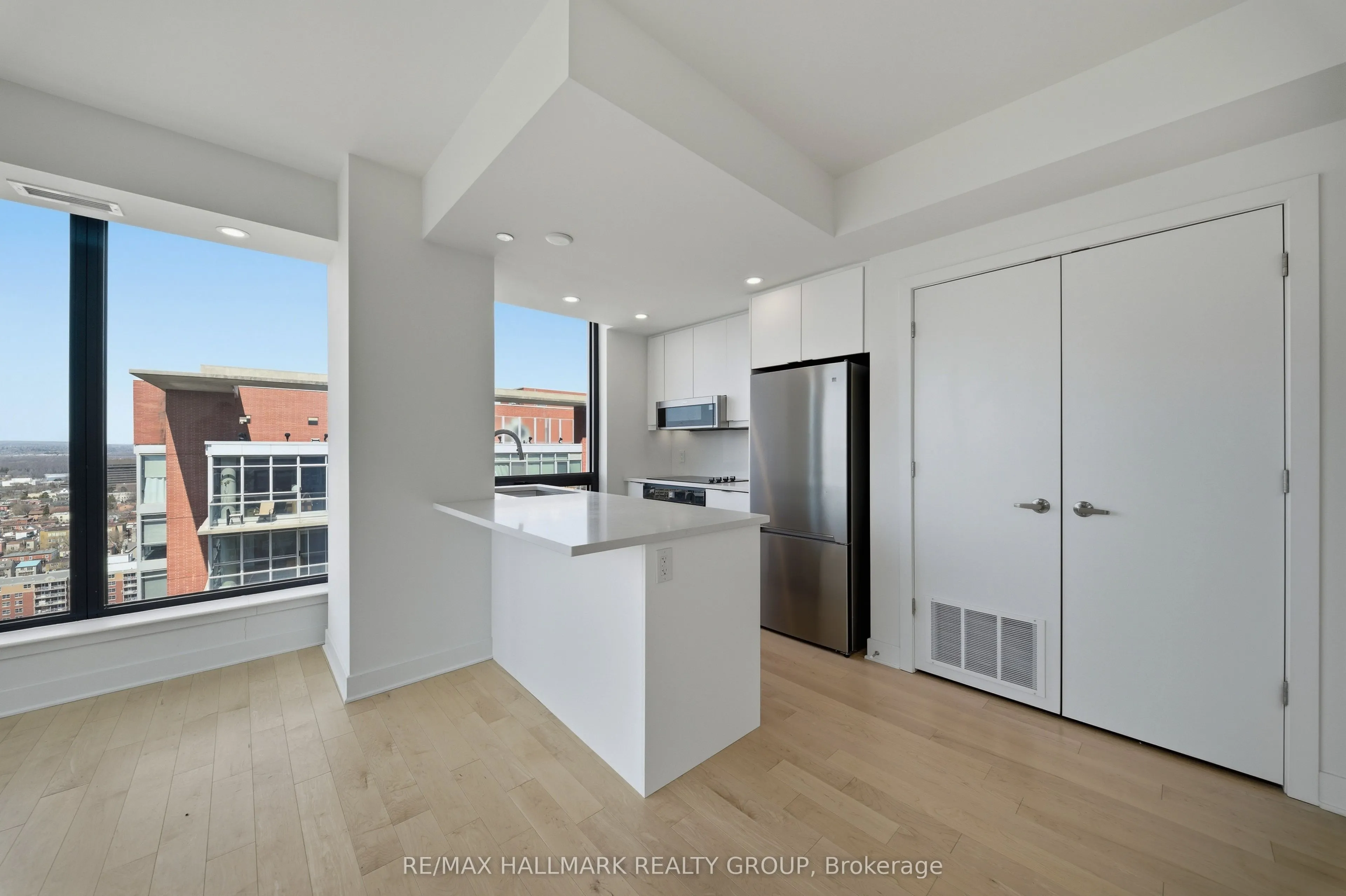 180 George Street #2202