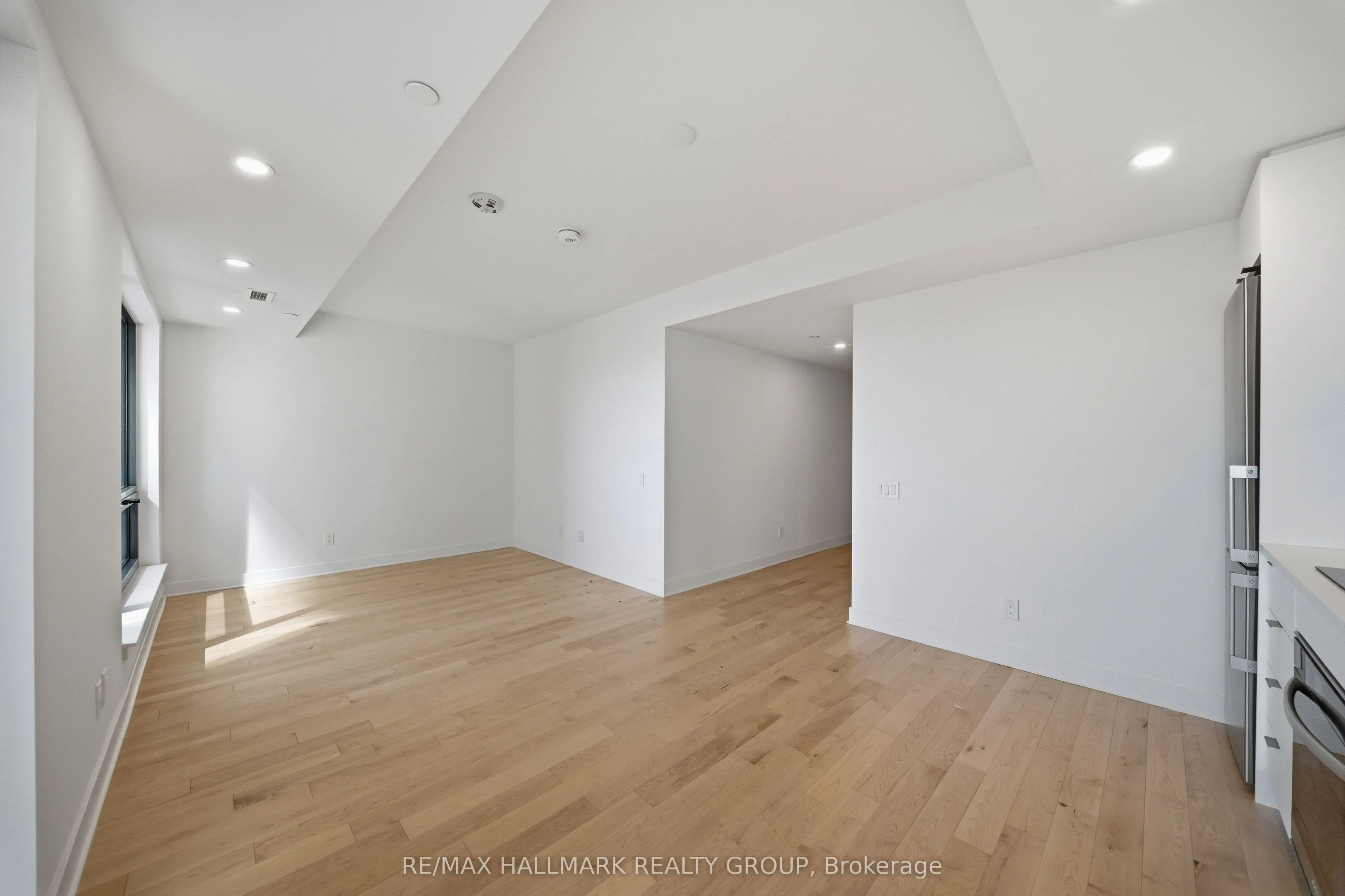 180 George Street #606