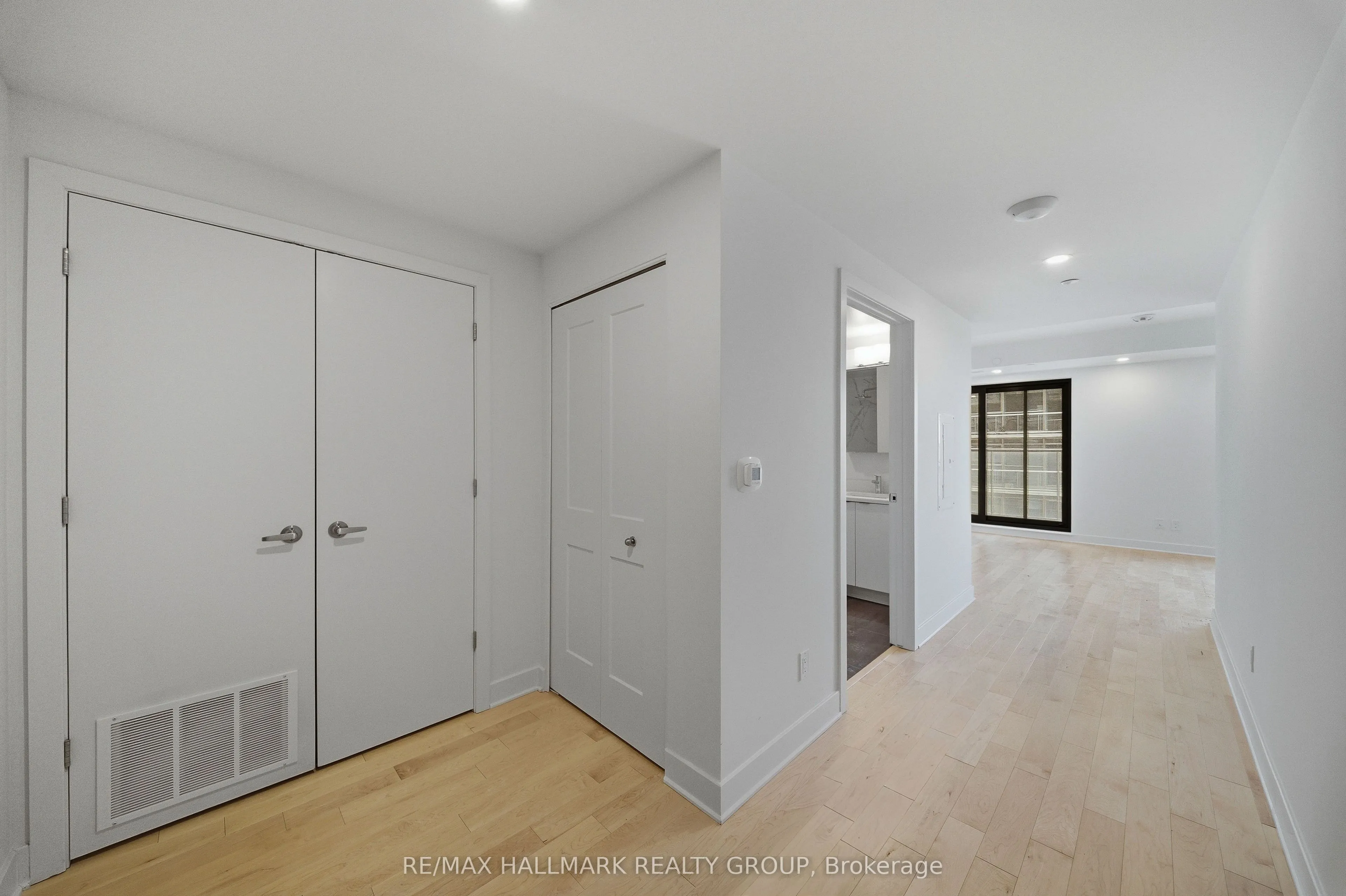 180 George Street #606
