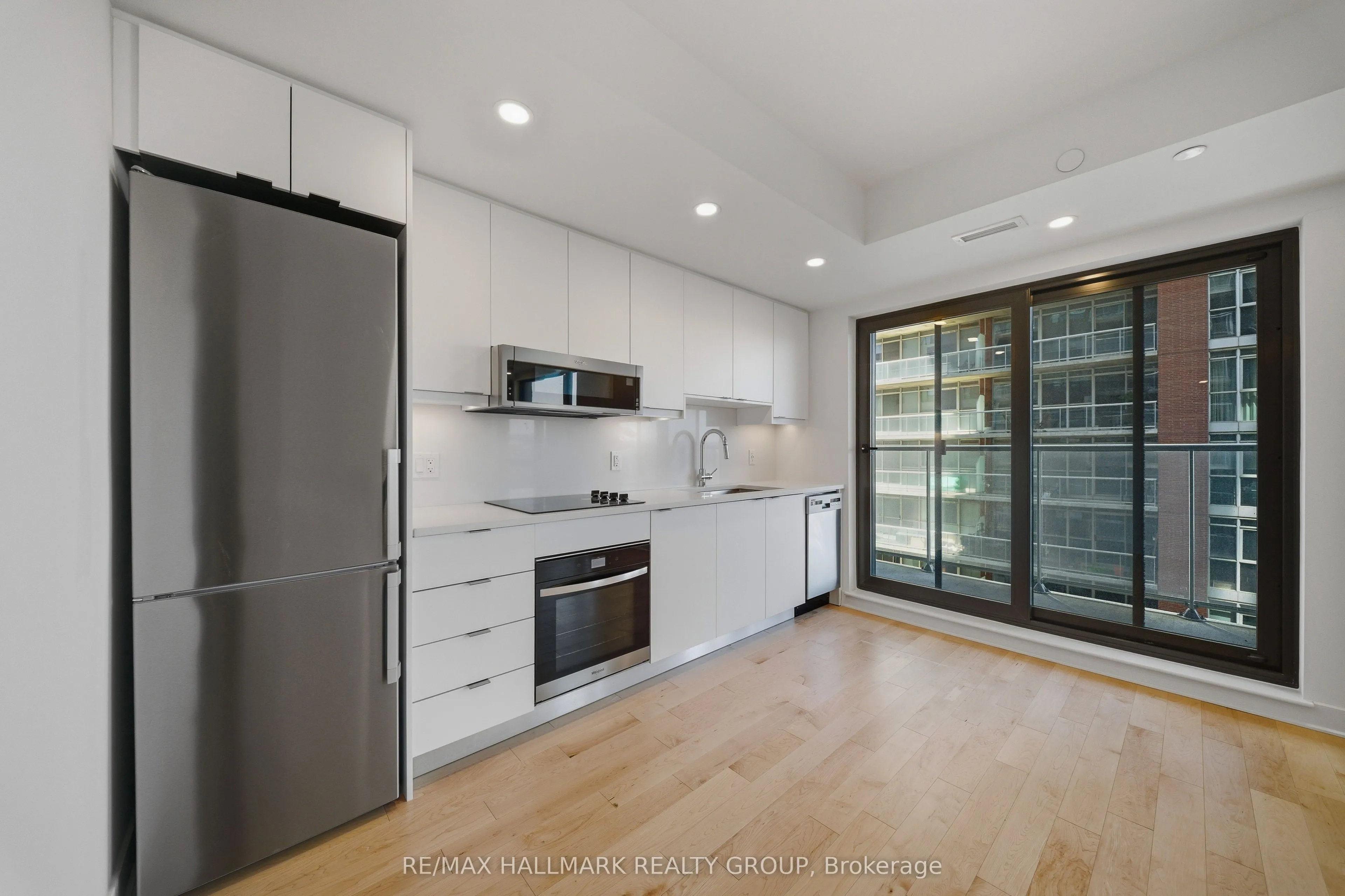 180 George Street #606