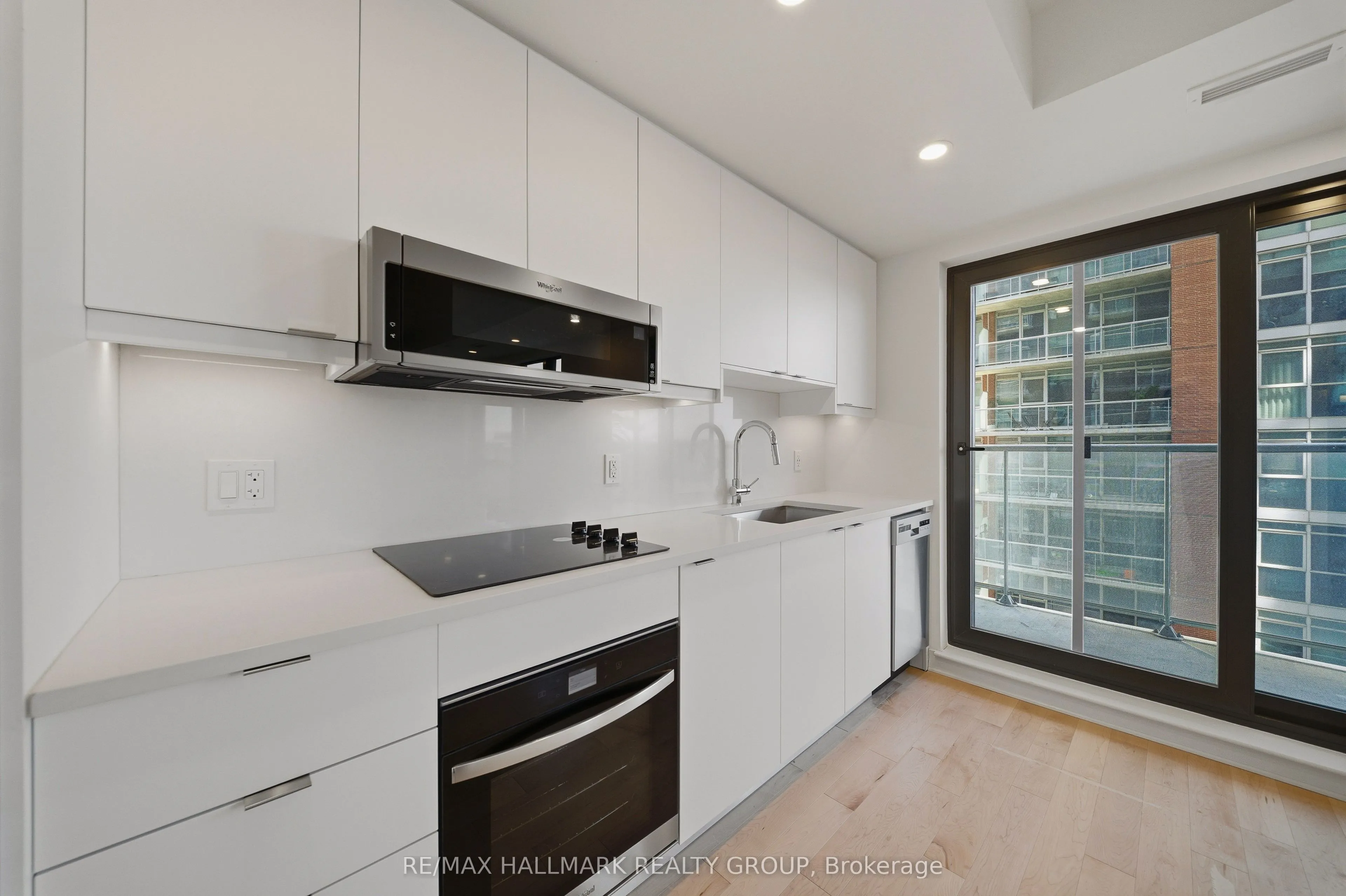 180 George Street #606
