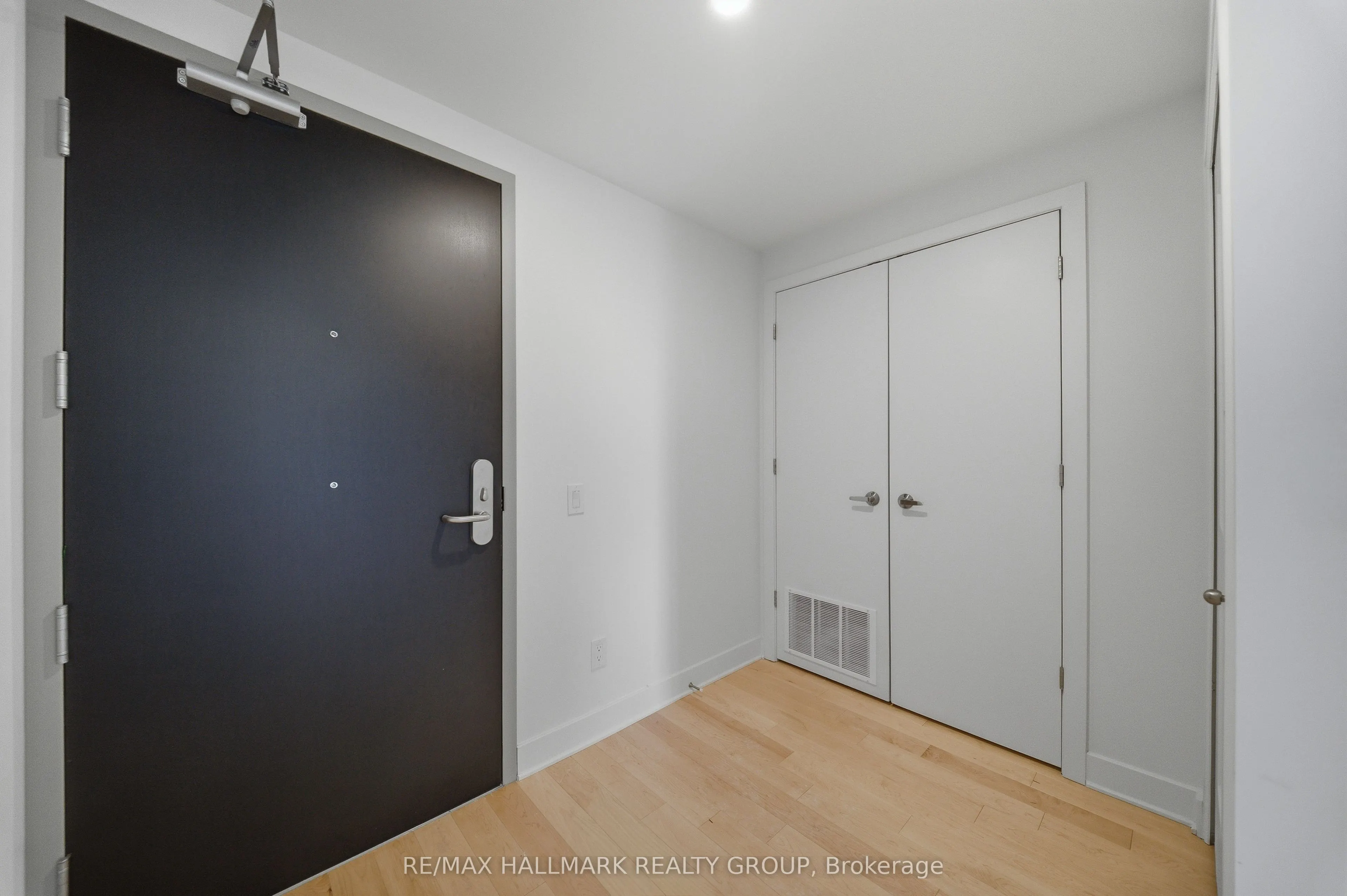 180 George Street #606