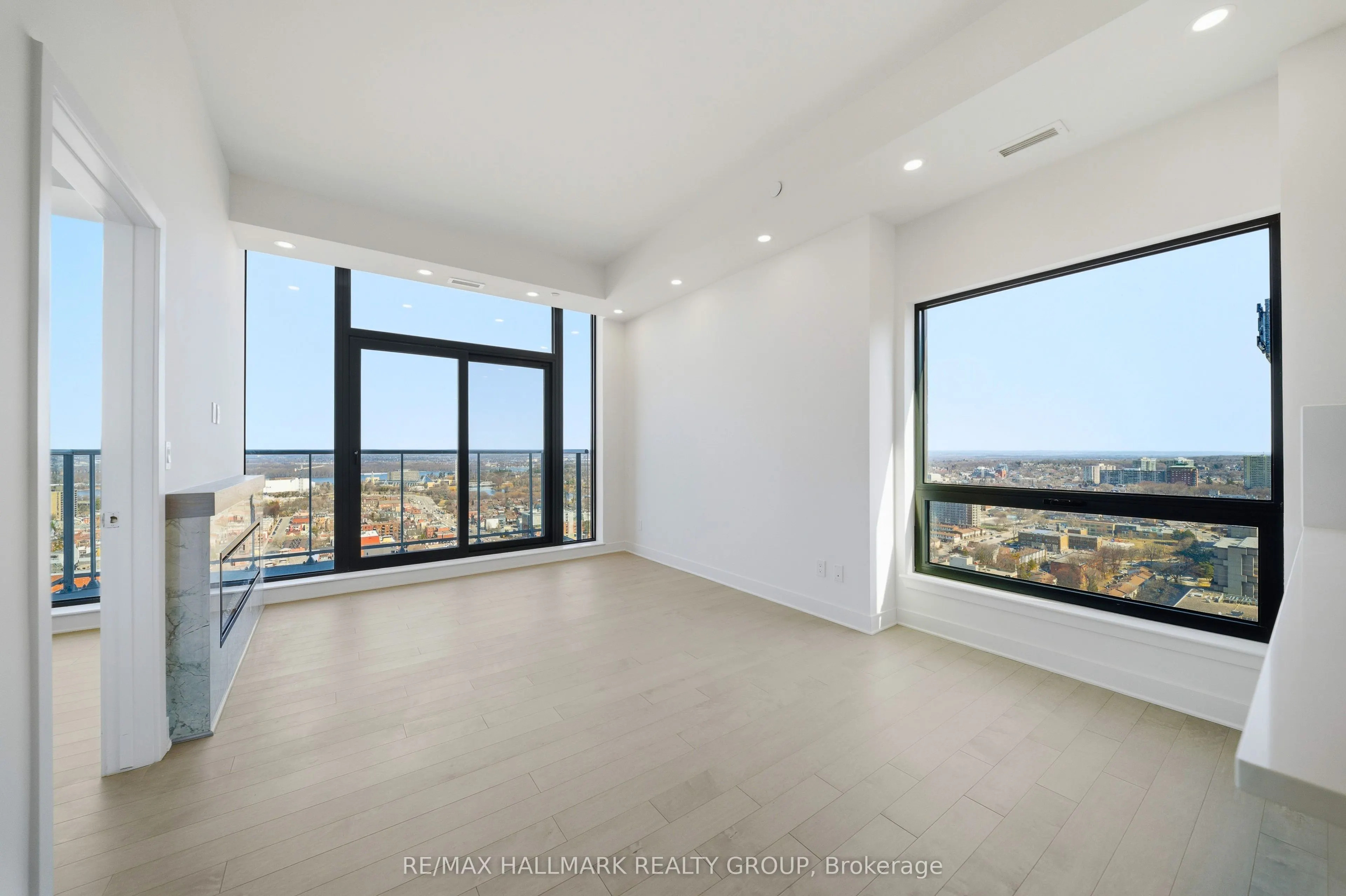 180 George Street #2605