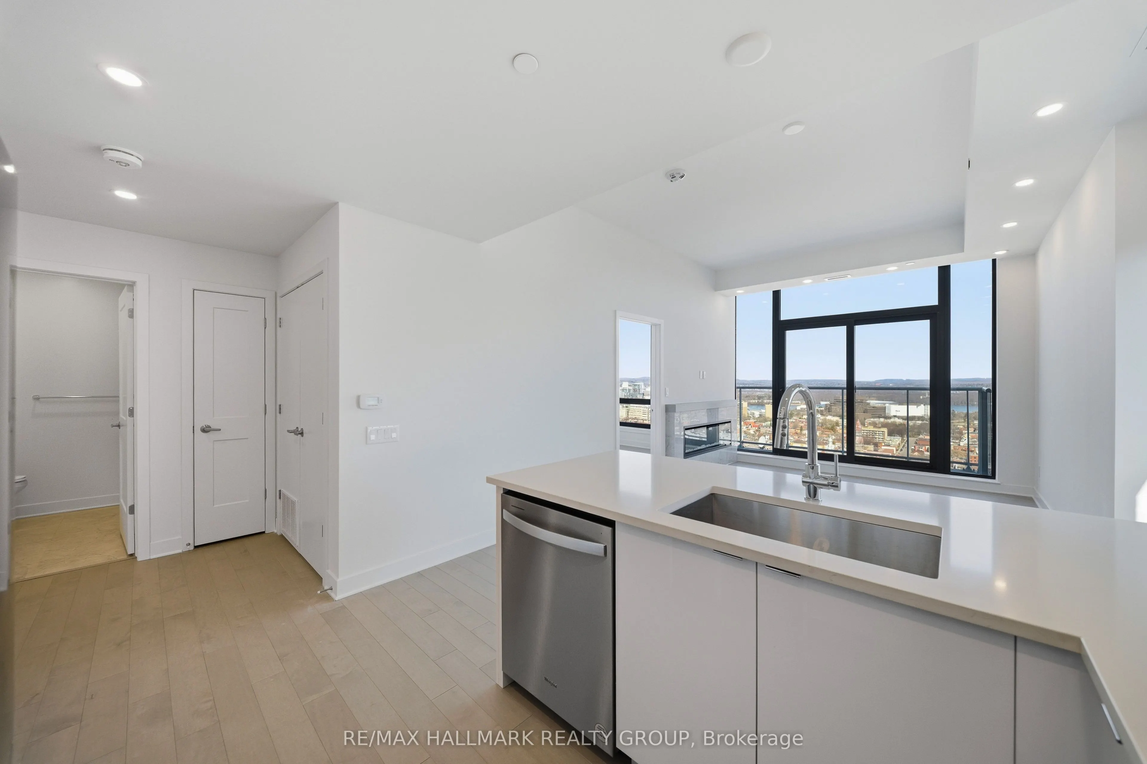 180 George Street #2605