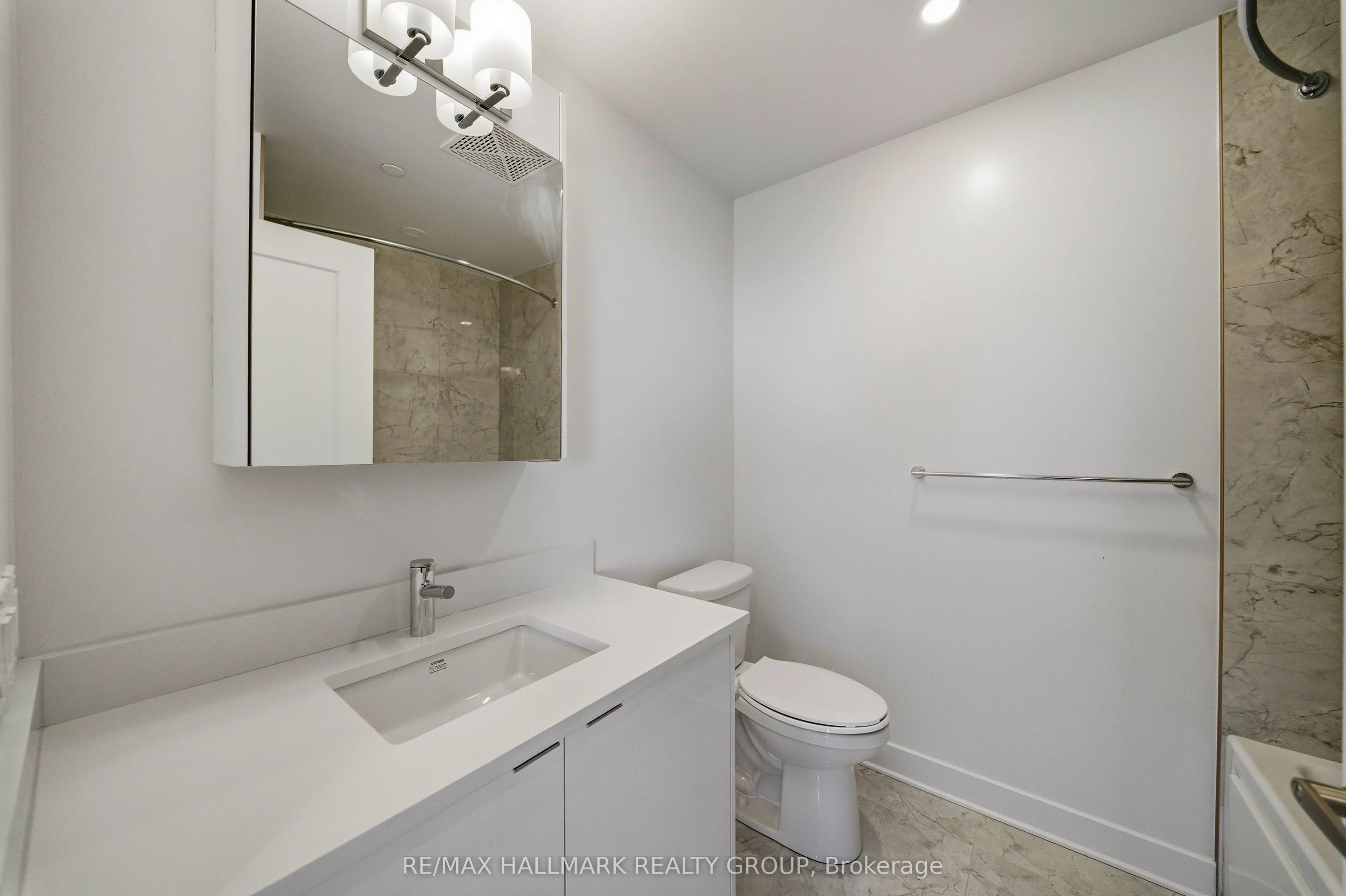 180 George Street #2605