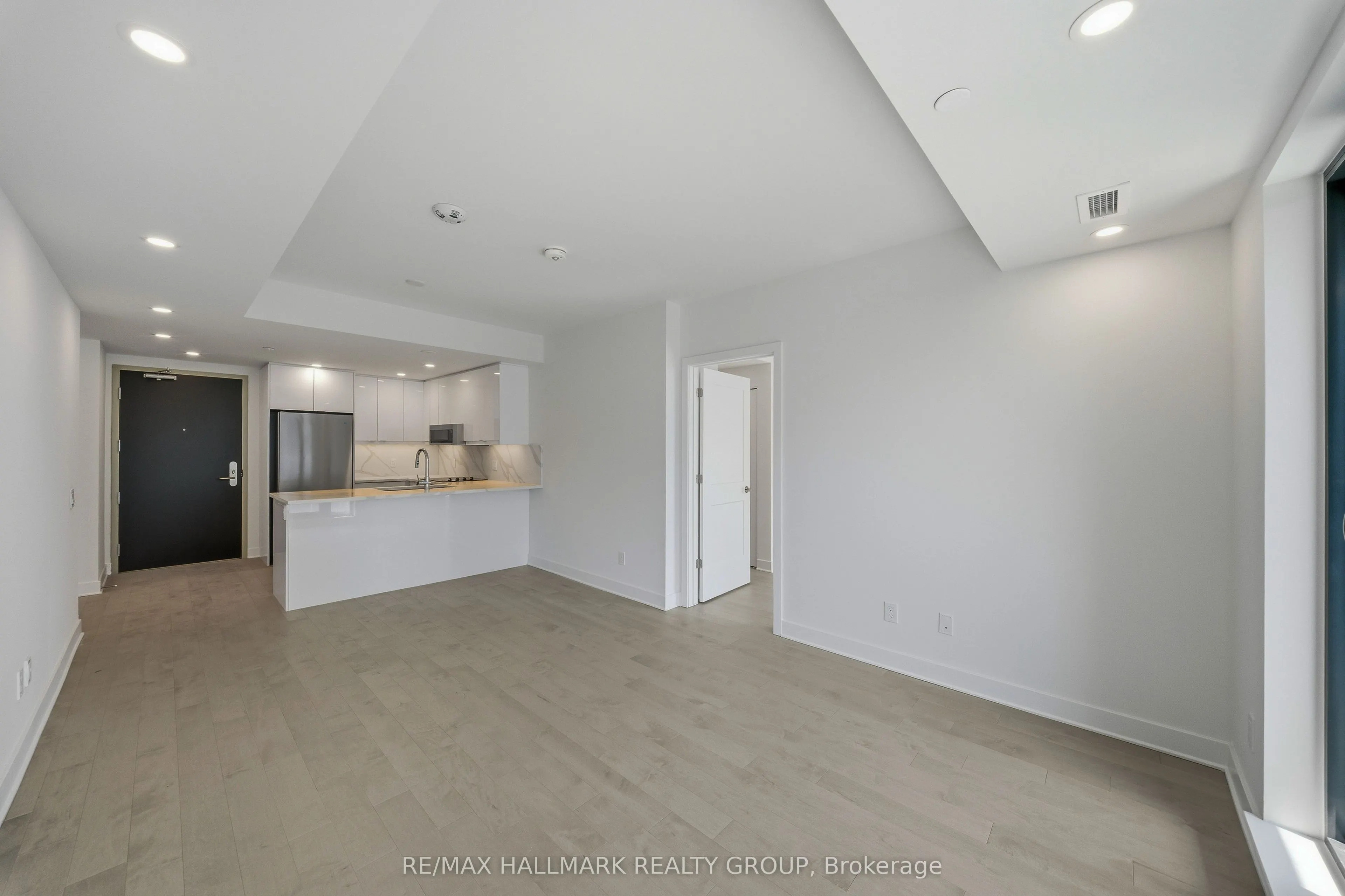 180 George Street #2008