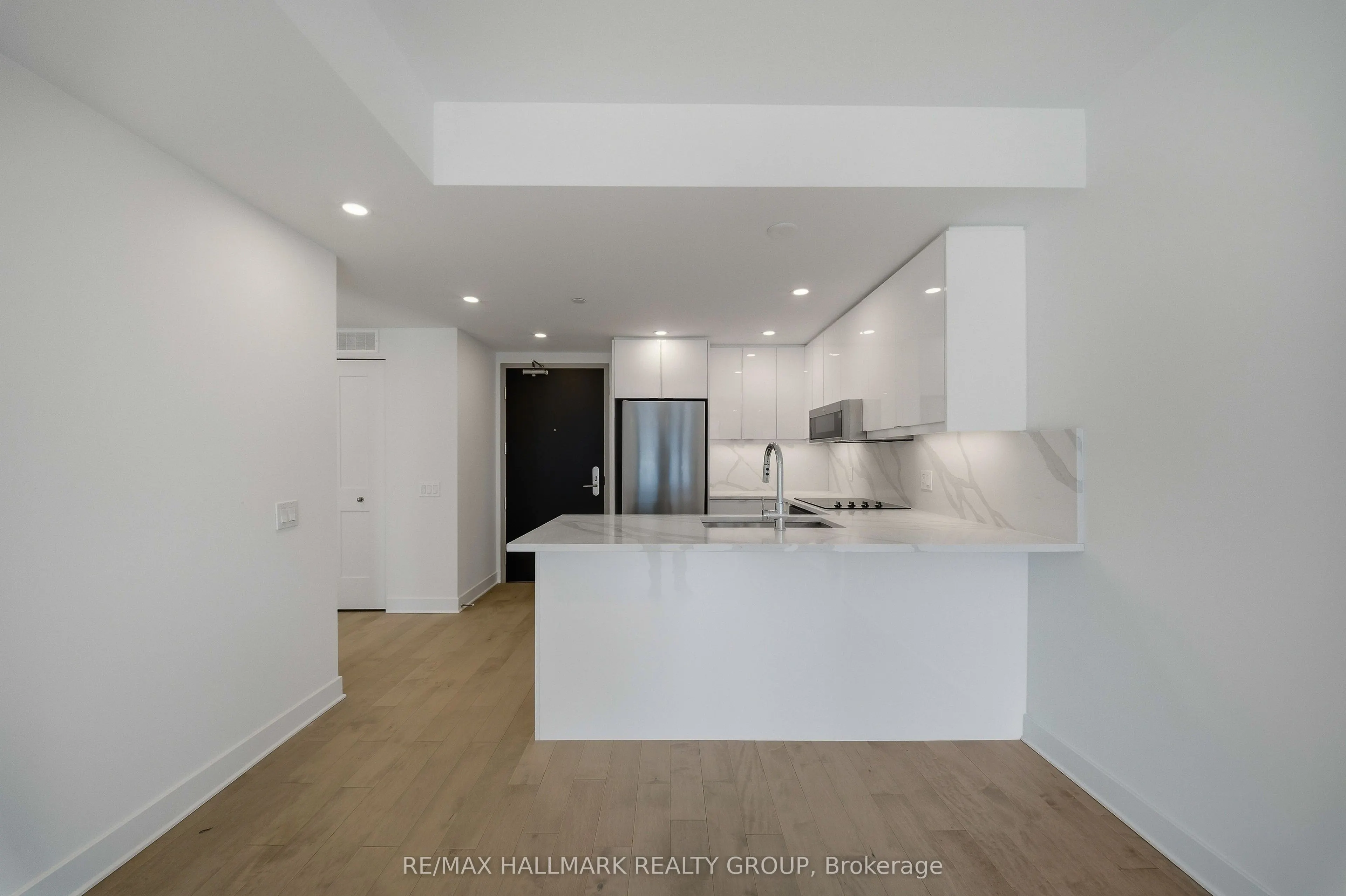 180 George Street #2008