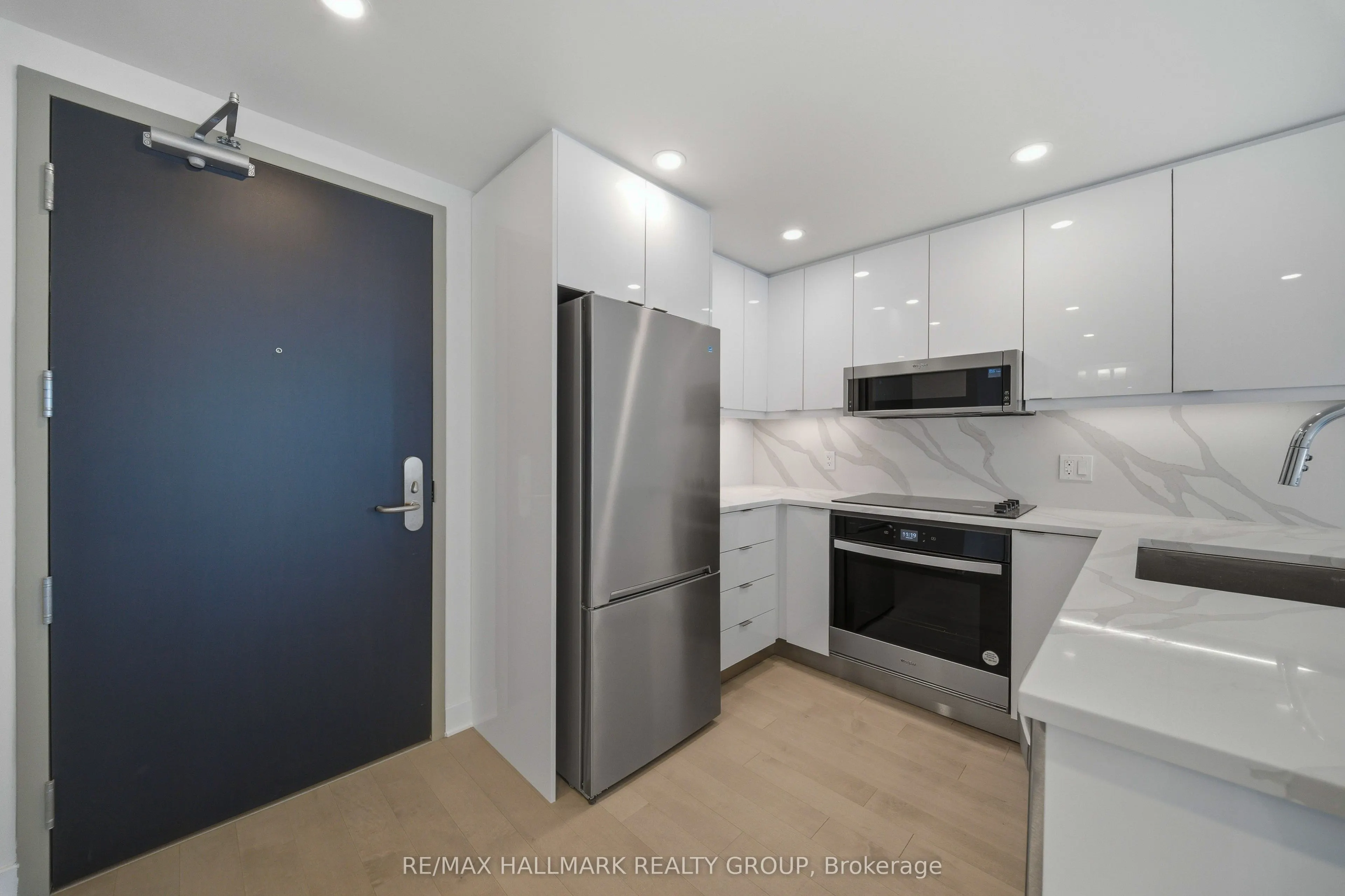 180 George Street #2008
